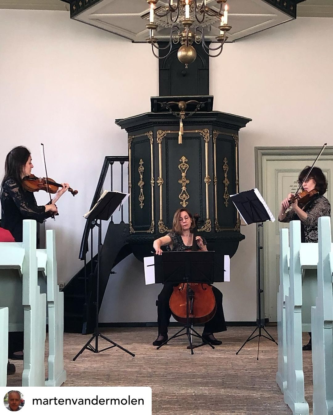 Een paar jaar geleden, op een vroege, koude en mistige zondagochtend, arriveerden we op een wel heel bijzondere concertlocatie: de kerk van @museumschokland, een UNESCO-werelderfgoedlocatie.
Als je er nog nooit bent geweest, kunnen we deze plaats van harte aanbevelen. Wij kijken er erg naar uit komende zondagochtend hier weer te spelen! Deze keer voeren we strijktrioâs uit van PĂĄl Hermann, GĂ©za Frid en Beethoven.
Dus als je deze zondag niets te doen hebt, kom dan deze prachtige, historische plek bekijken. Bezoek het museum, kom naar ons concert (natuurlijk!), en geniet van een heerlijke lunch of koffie!
We beloven dat je het geweldig zult vinden đ„°
https://www.museumschokland.nl/agenda/the-hague-string-trio/
#schokland
#unescoworldheritage
#sundaymornings
#zondagochtendconcert