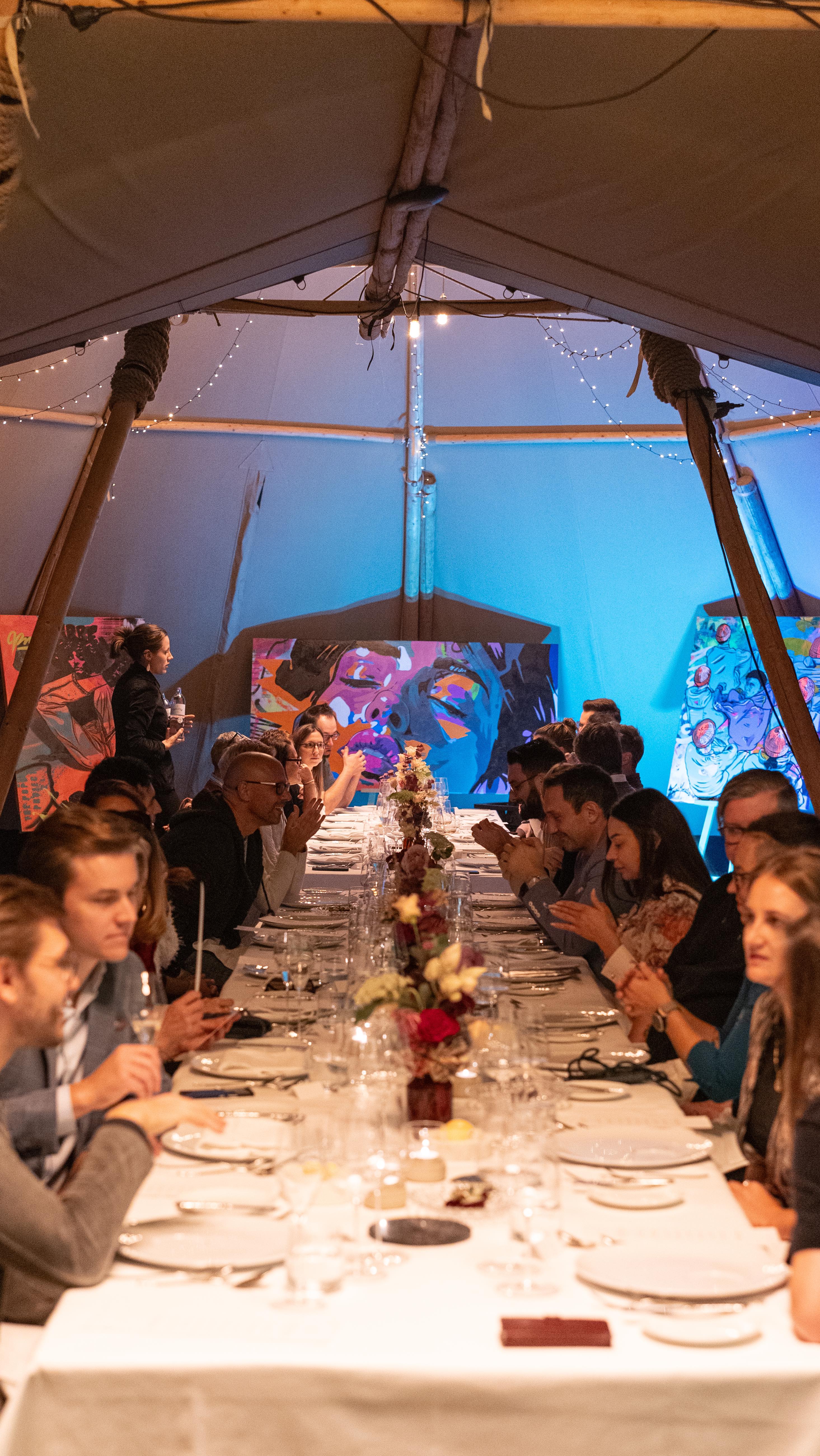 Das war Culinary meets Art in Niederösterreich ✨
Was für ein magischer Abend 😍
Bald gehts weiter mit dem letzten stop in 2024 in #innsbruck
Danke an unsere tollen Gäste und alle die dazu beigetragen haben
Künstler on spot @luismorales.art
@culinarymeetsart
@stokesixagency @matthias_pristach @bettina.zet @nowamowa
@helenajordan_somm
@franz_von_gruen
@perrierjouet @wmfprofessionalhotelequipment @tyrolitlife