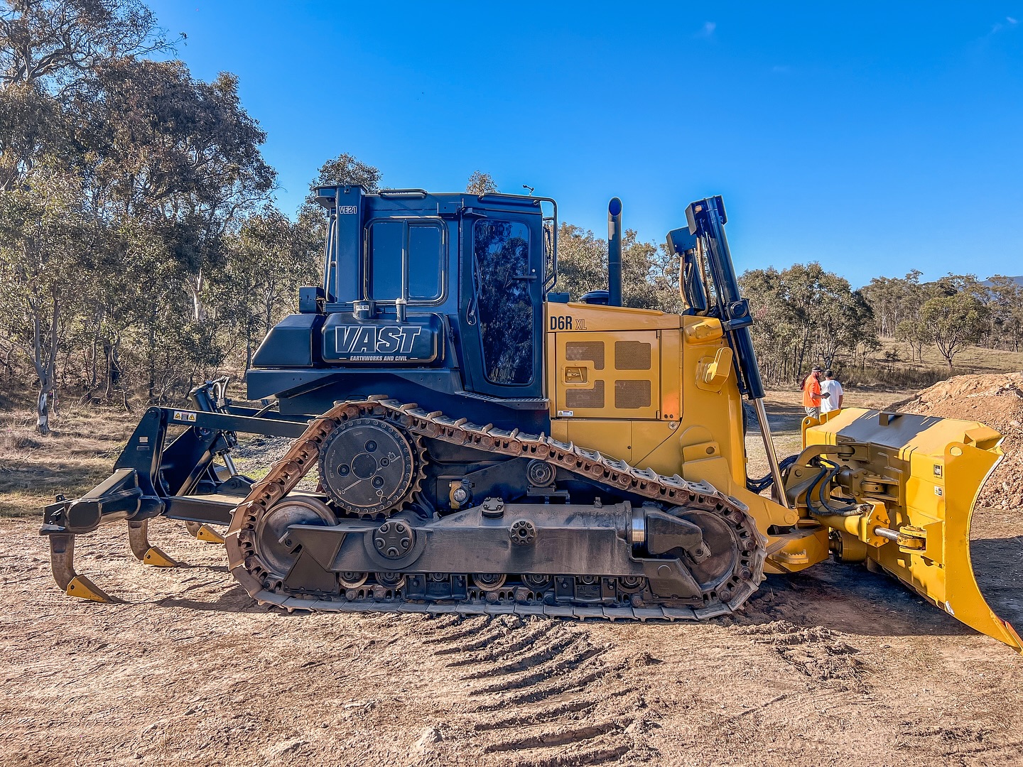 Few more flicks of the new tractor before it starts hooking into some piles and getting all that fresh paint off 💪🏽 🚜