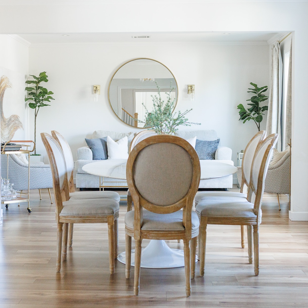 🕑 Is Your Home Ready for your guests?
The next few months are busy for everyone, especially if you’re hosting family gatherings or special events. Now is the perfect time to get your home ready! Many clients are already booking their decluttering and organizing sessions to make room for autumn/winter décor, guests, and festive meals.
The key is having a refreshed, organized space that’s easy to maintain! 🌟
🗓️ Time is limited— book your session now to get your home ready for all your events. Let’s create a space that makes hosting a joy, not a chore! DM me!
#Declutter #GetOrganized #ProfessionaloOrganizerSanFrancisco #CloudyToClearOrganizing
📸 @jessicamcintoshphoto