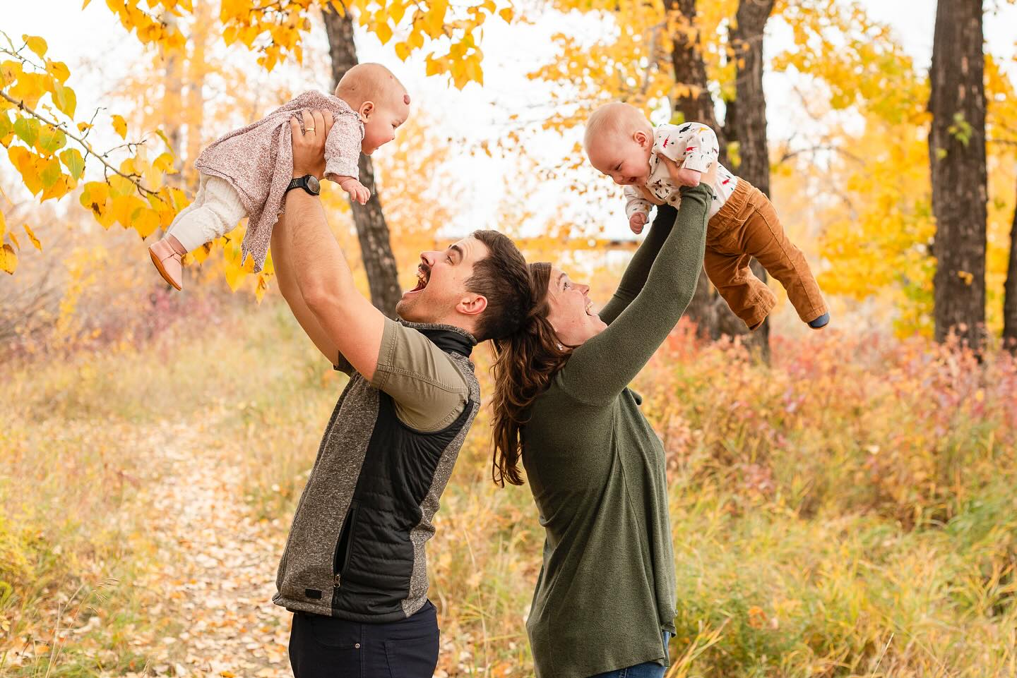 Aren’t I the lucky one who gets to photograph two cute babies that instantly smile if you just say hello.