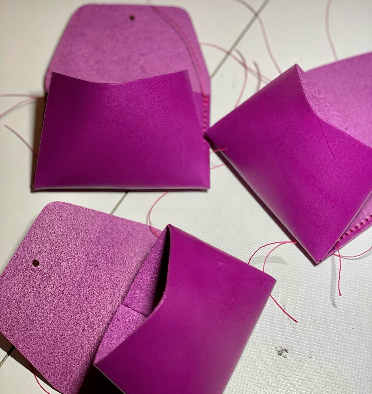 Good mood color for the start of the week
#trendfarbe #magenta #limitededition #handmade #saarbrücken #pocket #portemonnaie #everydaystyle #behindthescenes