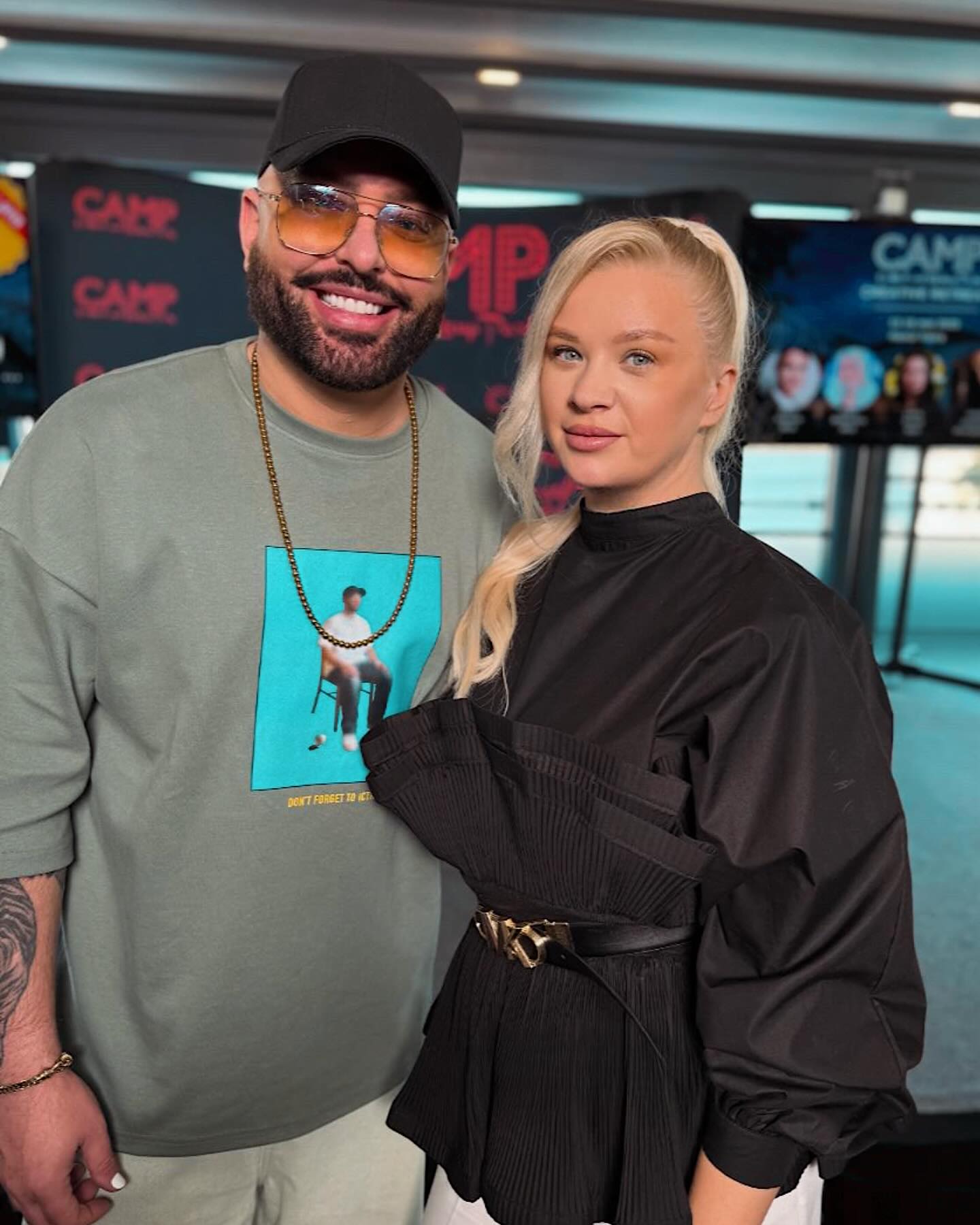 Meeting @jordanliberty was a wonderful and inspiring experience!
Thank you @cocktailandmakeupparty for this possibility and opportunity and can’t wait to have more such talented artists arround me and have the opportunity to learn from them !
#makeup #makeupartist #makeuptraining #jordanliberty #bucharest #masterclass #makeupmasterclass #beauty #inspirational