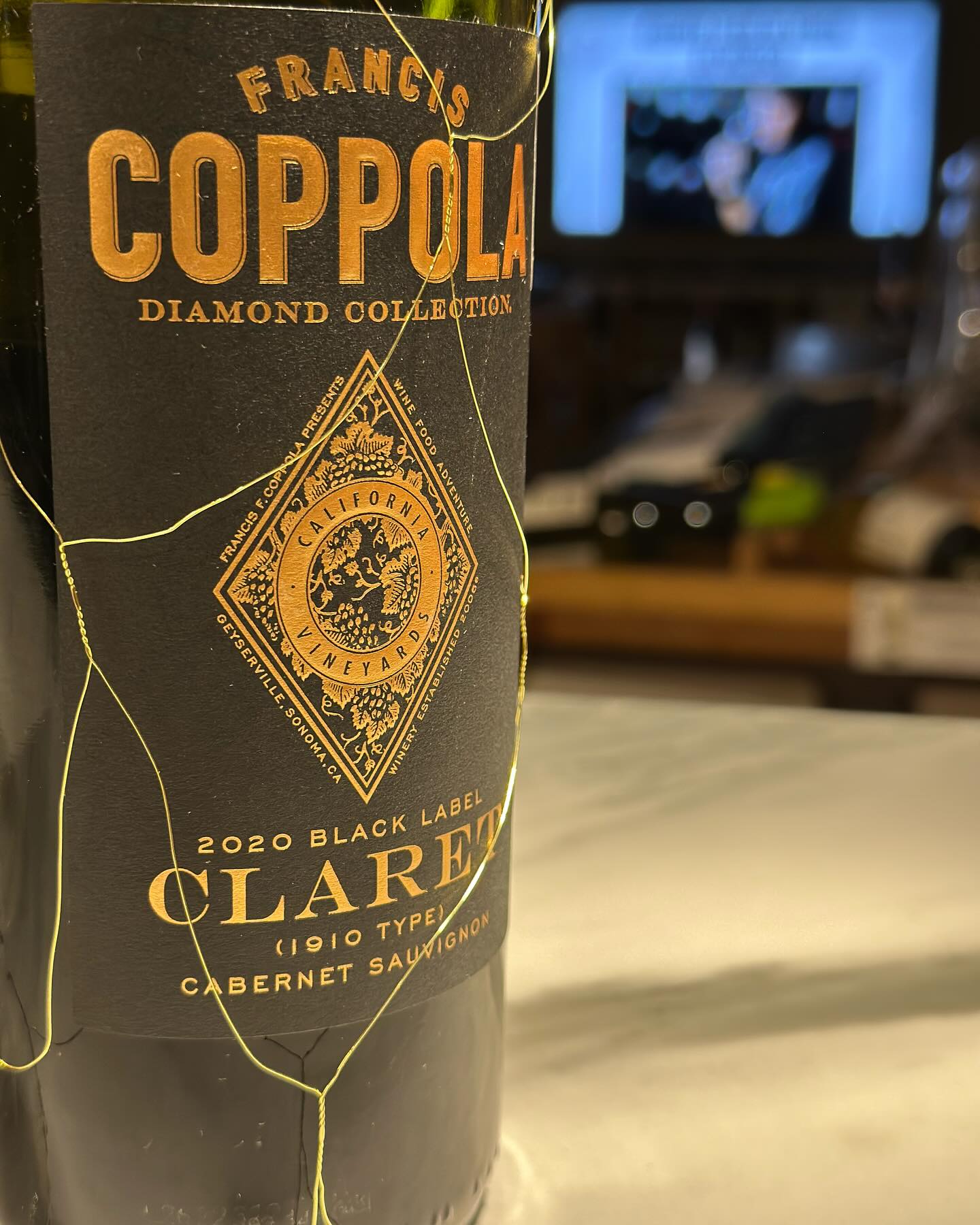 Coppola Black Label (2020).
🇺🇸 Napa Valley, California.
🍇 mezcla bordelesa 
🏺12 meses barrica
#redwine #vinotinto #winestagram #winelover #instawine #winetasting #wine #catavino #wineporn #winetime #winegeek #wineinfluencer #wineoclock #cheers #sommelier #eua #california #napavalley #sonomavalley #mezclabordelesa