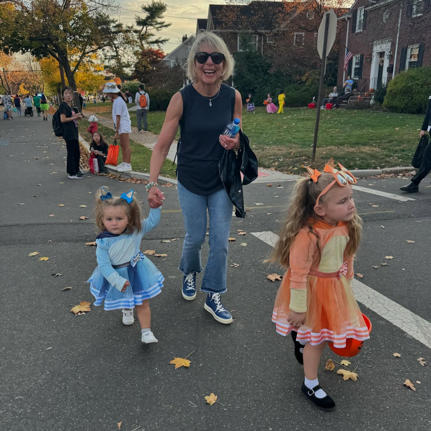 Society thinks real wealth is:
Sports cars
Luxury houses
Expensive clothes
Yachts and private jets
I think real wealth is :
Peace of mind
Healthy family
Time freedom
A healthy body