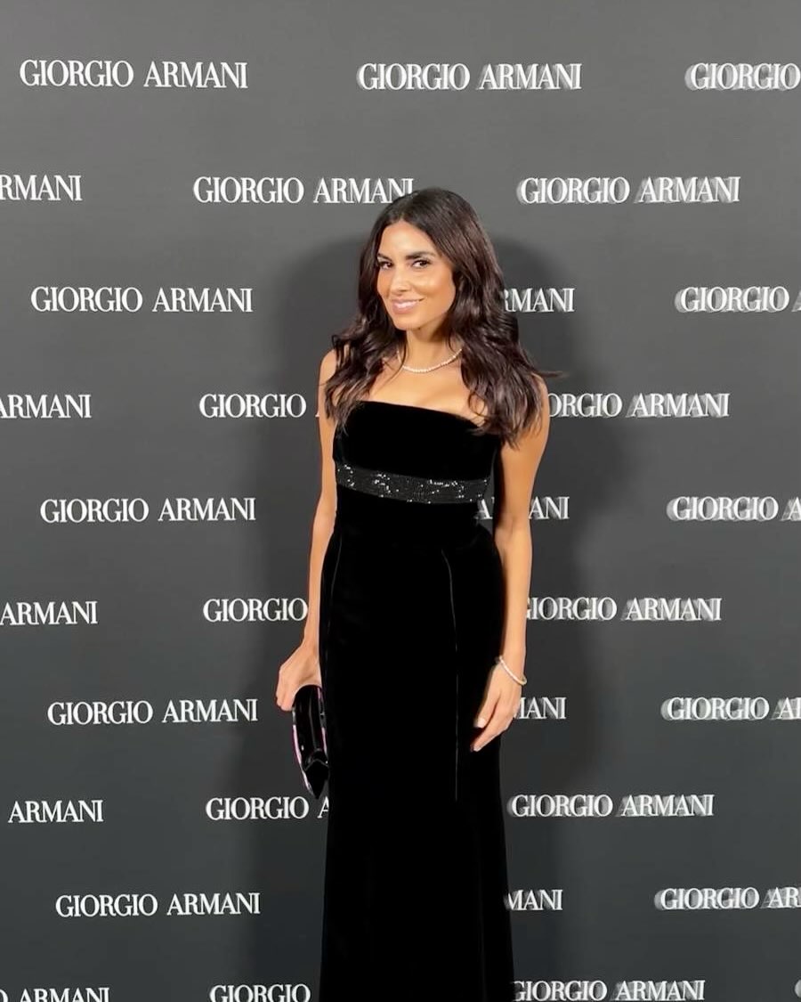 Just WOW!! 🎉 look who got an invite @ami.palan to the exclusive @giorgioarmani #fashionshow for the grand opening of the brand new flagship store in #nyc what does she do to to keep her skin so perfectly beautiful? She has been doing the #altumpeptide with #exosomes 🙌