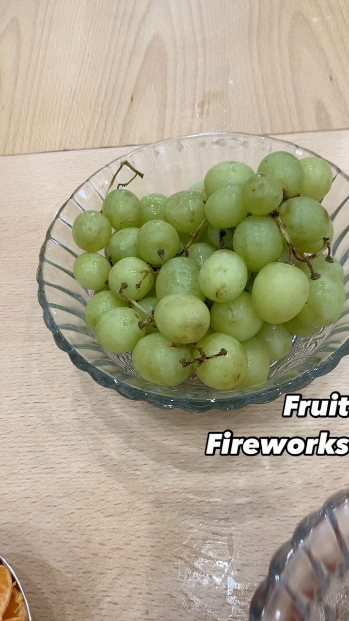 It’s Baking Wednesday!! And there’s nothing better than making our own fruity fireworks 🎇#preschool #bonfire #fireworks #baking