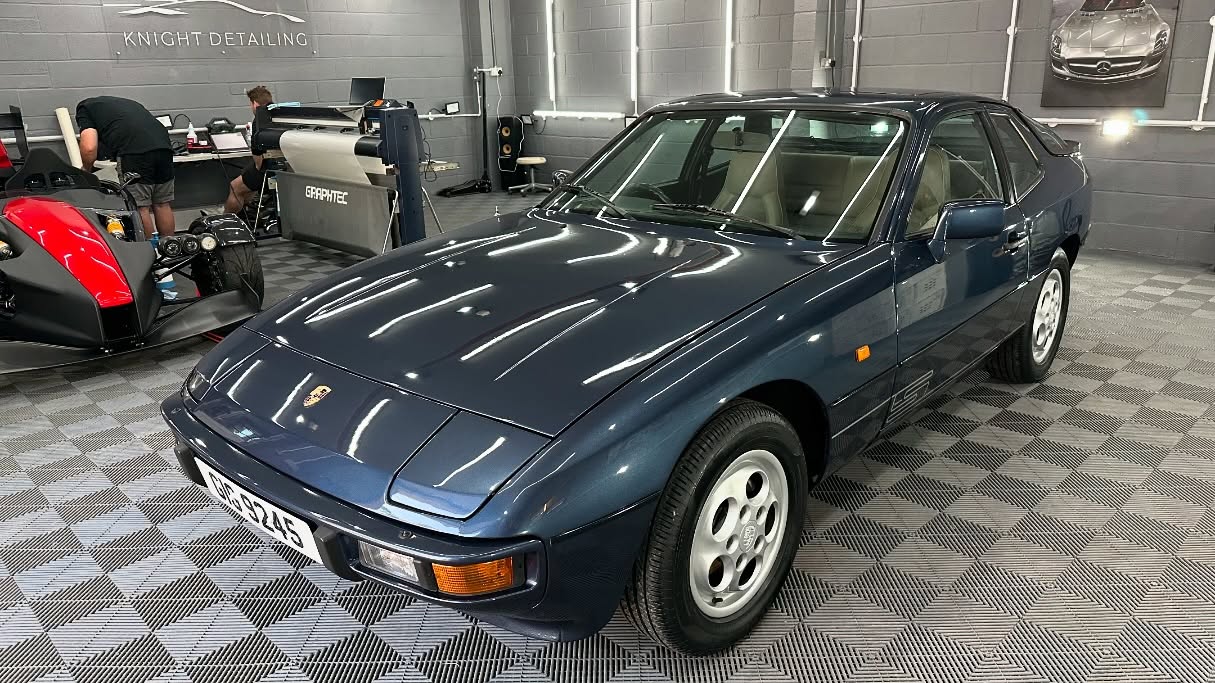 One from May last year… lovely Porsche 924S in for a 2 stage machine polish and @garage.therapy.channel ceramic coatings.