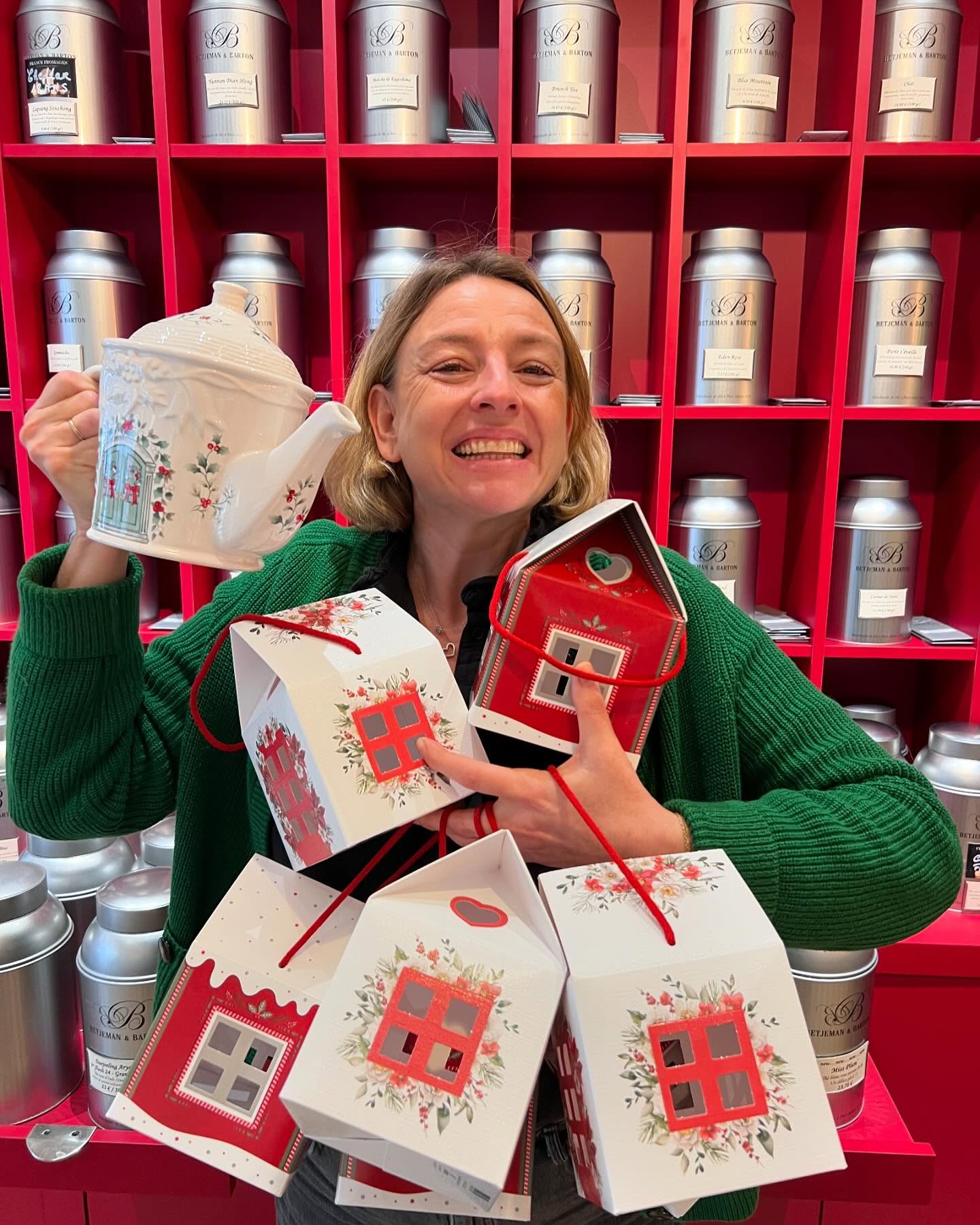 🎅🏻🎄CADEAUX POUR VOS SALARIÉS, SECRET SANTA, OFFRES SPÉCIALES CSE ET ENTREPRISE… le catalogue 2024 est disponible !
Dans 50 dodos c’est Noël ! 🎅🏻
En manque d’inspiration pour un Secret Santa, envie de jolis petits cadeaux pour vos collègues, vos clients ou partenaires ? 🎄
Transmettez notre catalogue à votre CSE, RRH, responsable communication... et choisissez d’offrir cette année une belle boite de thé ou de tisane, un coffret gourmand avec du thé ou encore un petit complément de cadeau théiné.🫖
Nous vous proposons une conception sur-mesure, adaptée à tous les budgets.🎅🏻
Feuilletez le catalogue en lien dans la bio et contactez Delphine au 06 21 85 92 31 pour un devis personnalisé.🎅🏻
Jusqu’à 40% de réduction pour toute commande supérieure à 300€ passée avant le 30 novembre !
#secretsanta #noel #noel2024 #christmas
#tours #toursmaville #tourscity #toursvaldeloire #regioncentrevaldeloire #sortiratours #toursevenements #betjemanandbarton #toursetmoi #tisanebio #sansalcool #thenoir #thevert #herbaltea #teapairing #naturel #bienetre #toursvaldeloiretourisme #myloirevalley #touraineloirevalley #miam #yummy #instatea