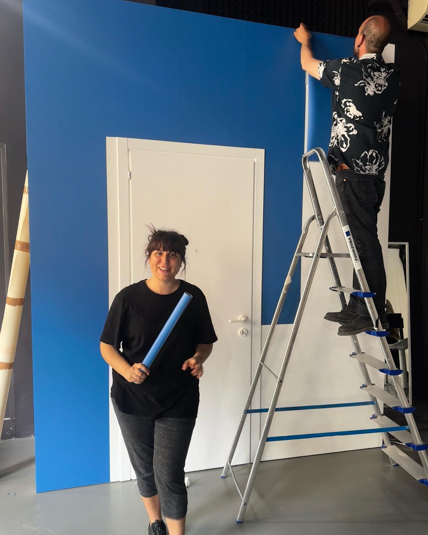 Dove tutto prende vita.. Dall'allestimento al BACKSTAGE! 🧡
#fuorizona #milanostudio #youtube #greenscreen #loftstyle