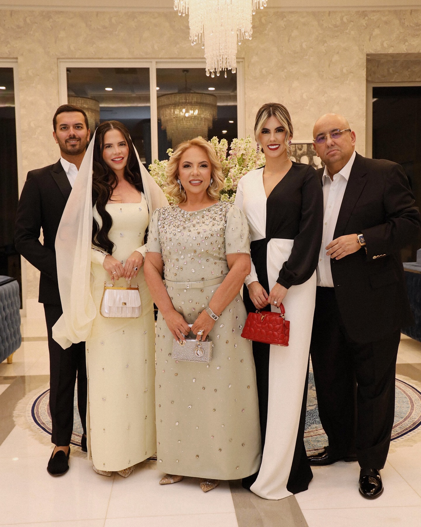 🇺🇸 The Gala Season has begun, and what better way to support the community than by contributing to all these beautiful causes!
Photos 1-3: Nicklaus Children’s Gala, October 26
Photos 4-6: Sand on My Shoes Luncheon, October 30
Photos 7-13: Luncheon for “American Philanthropic Date”November 1st
Photos 14-17: Gala and dinner Cables and Wireless Communication Foundation November 1st
#GFF #guiribiteyfamilyfoundation
🇪🇸 Empezó la Temporada de Galas, ¡y qué mejor manera de ayudar a la comunidad que aportando a todas estas causas hermosas!
Fotos 1-3: Gala del Nicklaus Children, Octubre 26
Fotos 4-6: Almuerzo Sand on My Shoes, Octubre 30
Fotos 7-13: Almuerzo American Philanthropic Date, Noviembre 1ero .
Fotos 14-17: Gala de la Fundación Cables and Wireless Communication, Noviembre 1ero
#GFF #GuiribiteyFamilyFoundation