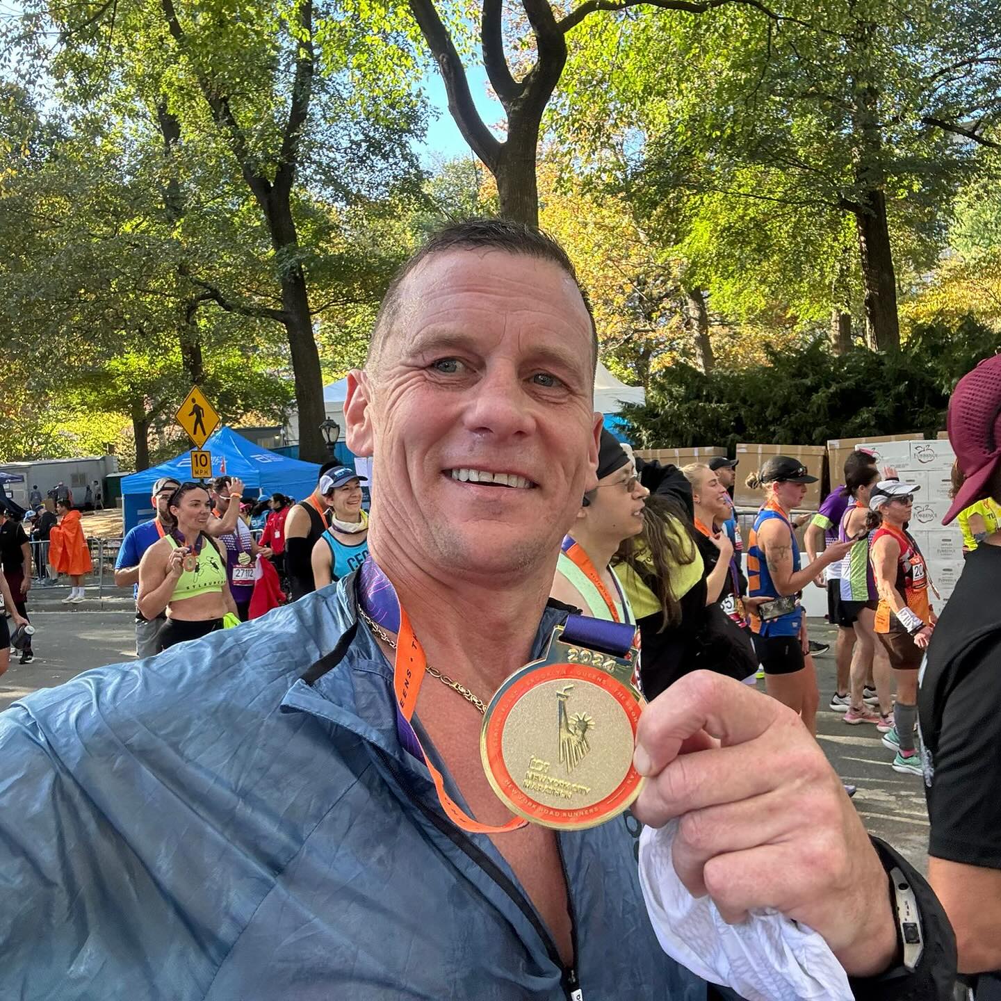 Medal Monday 🥇
Congratulations to Martyn who got a PB at the New York Marathon on the weekend! Great result 👏🏻
Team: @jon_warren_tri @sunshine_nutrition_ @aspiresportpsych_pt @gb_triathlon @nick_c_tri @charl0tte.tris @markbillyard
Partners: @momentum.cycles @gbmedalboards @youngagain_cycles @otesportsgb @nrgchains @rideparcours @zone3official @revolverwheels_aeroworks @bikeboxalan @completephysio @themagic5 @nopinz
#medalmonday #newyorkmarathon #marathon #marathonrunner #runningcoach