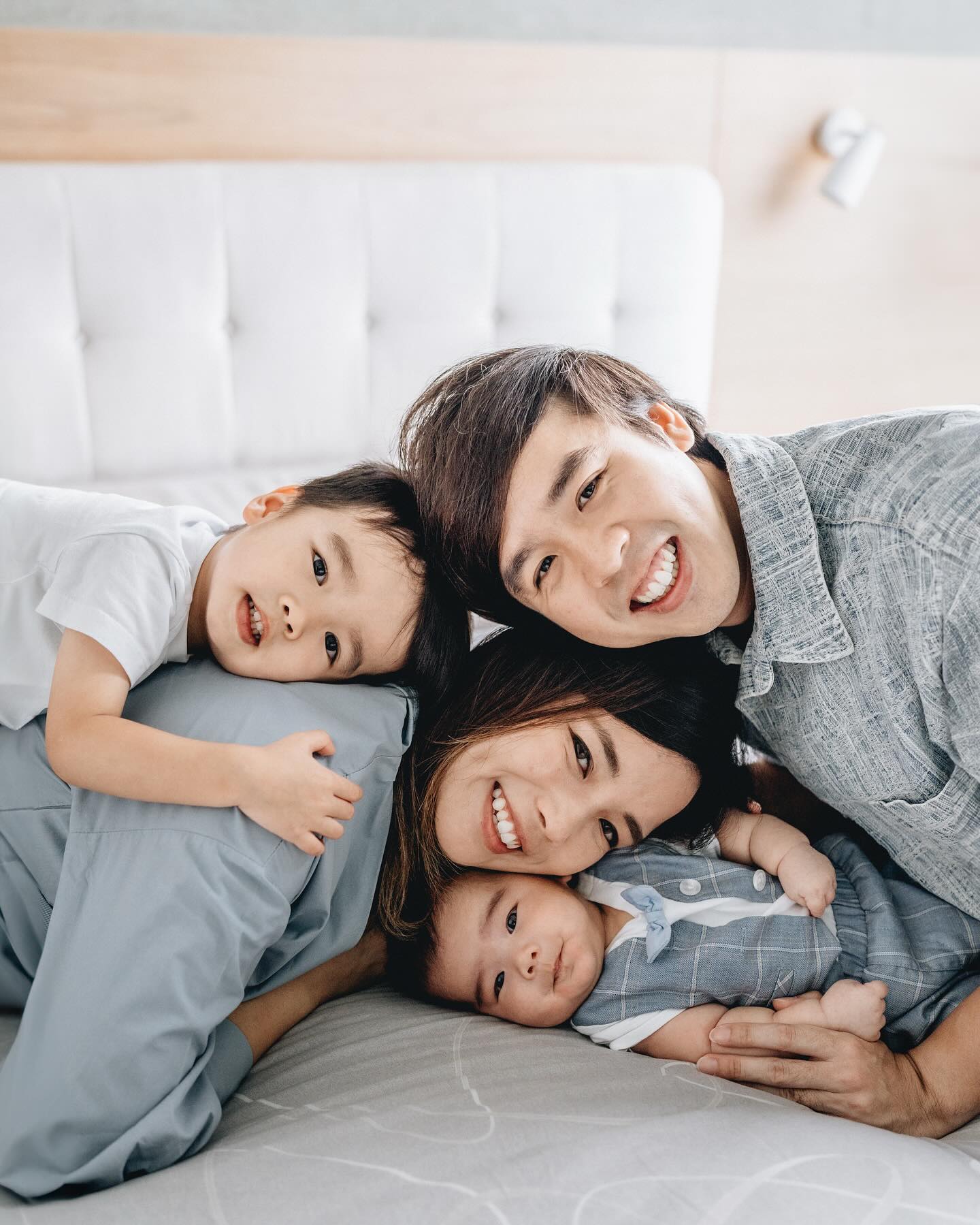 I love in-home photoshoots! Families are relaxed and comfortable in their own space.
Callum was great on photoshoot day with his parents, and was excited to introduce me to his 3-months old brother, Collin. He kept showing me his cars, his crib, and the lamp that he likes to fiddle with in his parents’ bedroom.