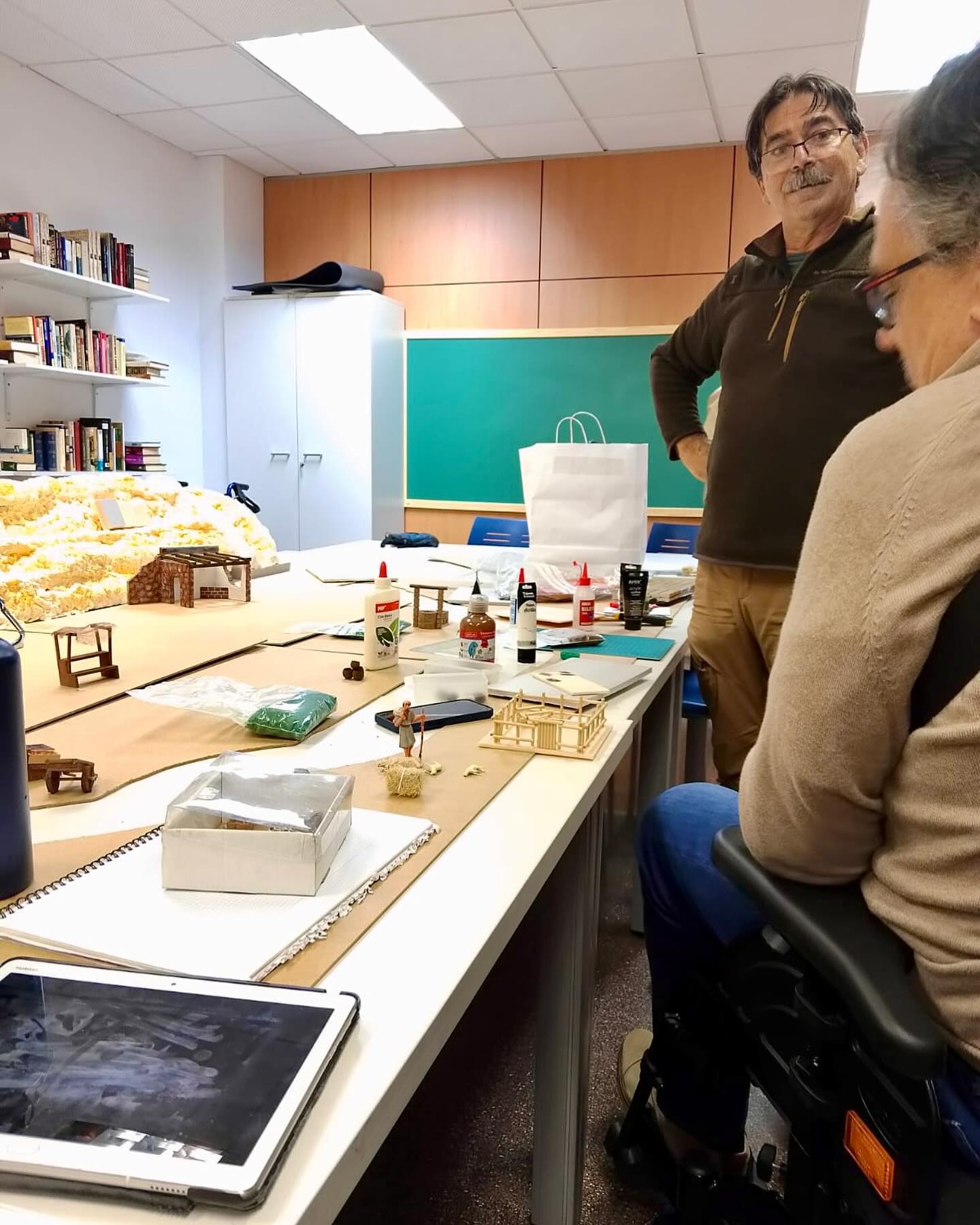 Llega la Navidad y con ella los Belenes. Treball de Vida, Preparando uno de los belenes mas espectaculares que el Barcelonés haya visto.