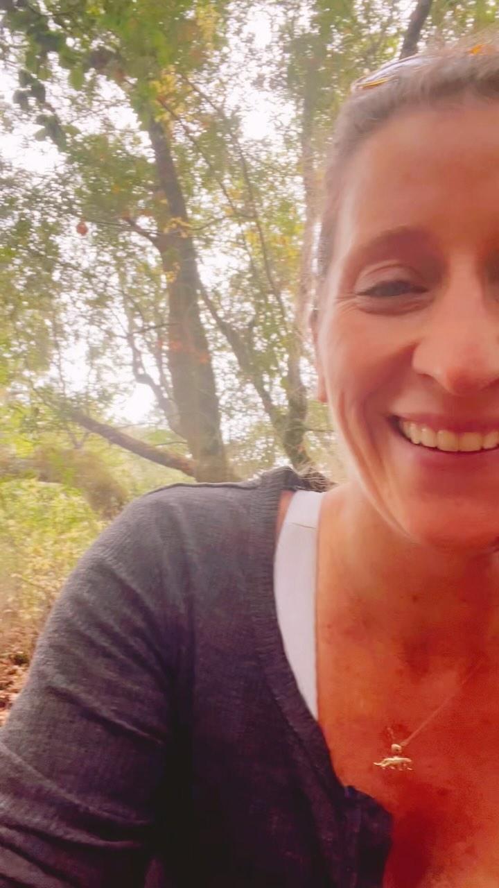 Calm down.
Pull yourself away from the chaos of the day.
Just focus on YOU. Take a moment…or two.
Cook dinner for yourself. Slowly. Enjoy that dinner. Slowly. Appreciate the company you have. Whether that’s your kid, partner, pets or plants. Take a breath.
Focus on what lies beneath the hustle and bustle. What’s underneath the news. What’s underneath all the worry, fear and fight?
Peace, comfort, softness and love…💕
#staycalm #energetics #calmdown #ayurveda #selfcare