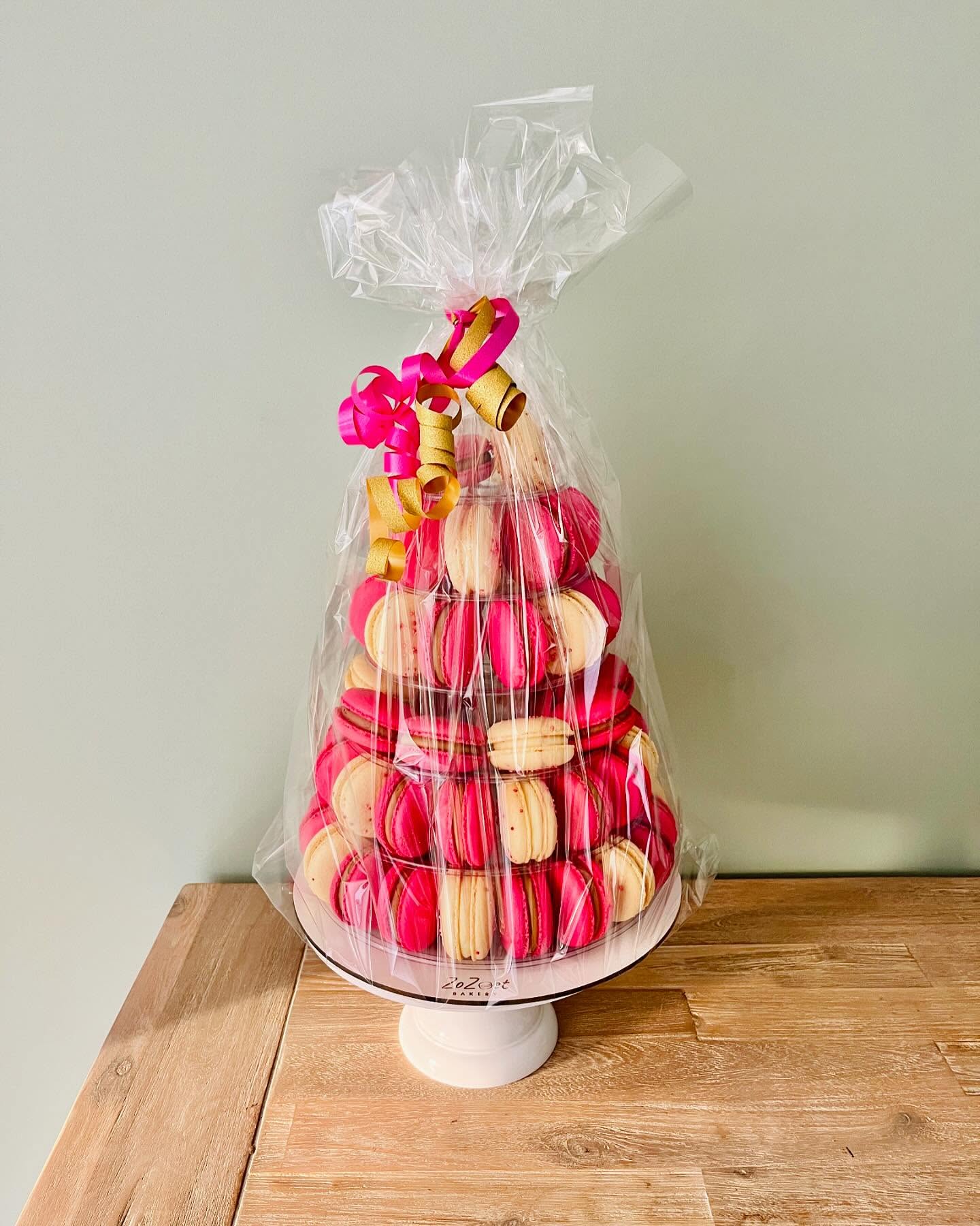 ✨Macarontoren✨
Is hij geen echte eyecatcher, deze macarontoren? Ik vind ze fantastisch om te maken, maar ik vergeet meestal om er een foto van te nemen 😅
Deze was al ingepakt, maar ik vind hem nog steeds een plaatje 😍
#macarontoren #macarontower #zozoet #zozoetmacarons #zozoetoostende #macarons #macaronlove #macaronlady #macaronqueen #oostende #ikkoopinoostende #artisanalemacarons #gepersonaliseerd #macaronsoostende