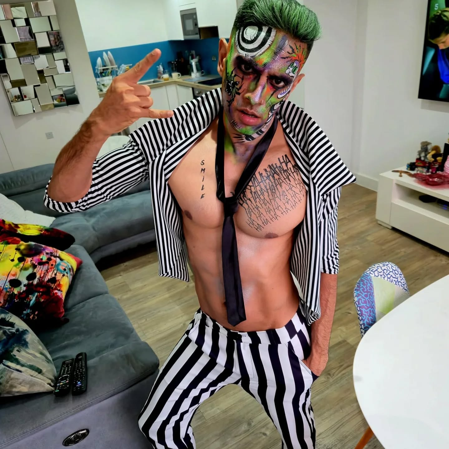 Beetlejuice! #facepaint #facepainting #halloween #halloween2024 #Beetlejuice #halloweenfacepaint #london #londonfacepainter #facepaintfun #facepaintlondon