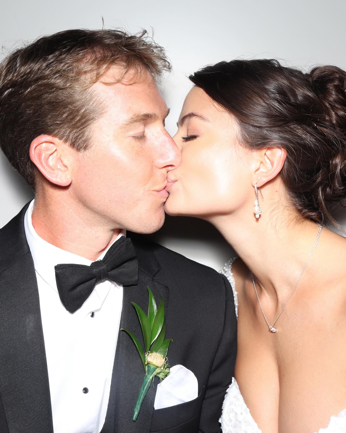 ♡ Abby & Dave
📸 The Flashback Booth