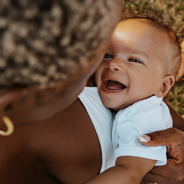 Mýval s úžasným Christiánkem a maminkou Judith, kteří doprovází mou knížku na svět. ♥️
#myvalarybka #basnickakekoupani #prvniznaky #předprodej #komunikacesmiminky #znakovanismiminky #vzajemneporozumneni #duvera #hryprobatolata #jsmerodice #znakovani #ucimeseznakovat #firstsigns #aktivityprodeti #vyvoj #hra #slova #rozvojreci #knihyprodeti #montessori