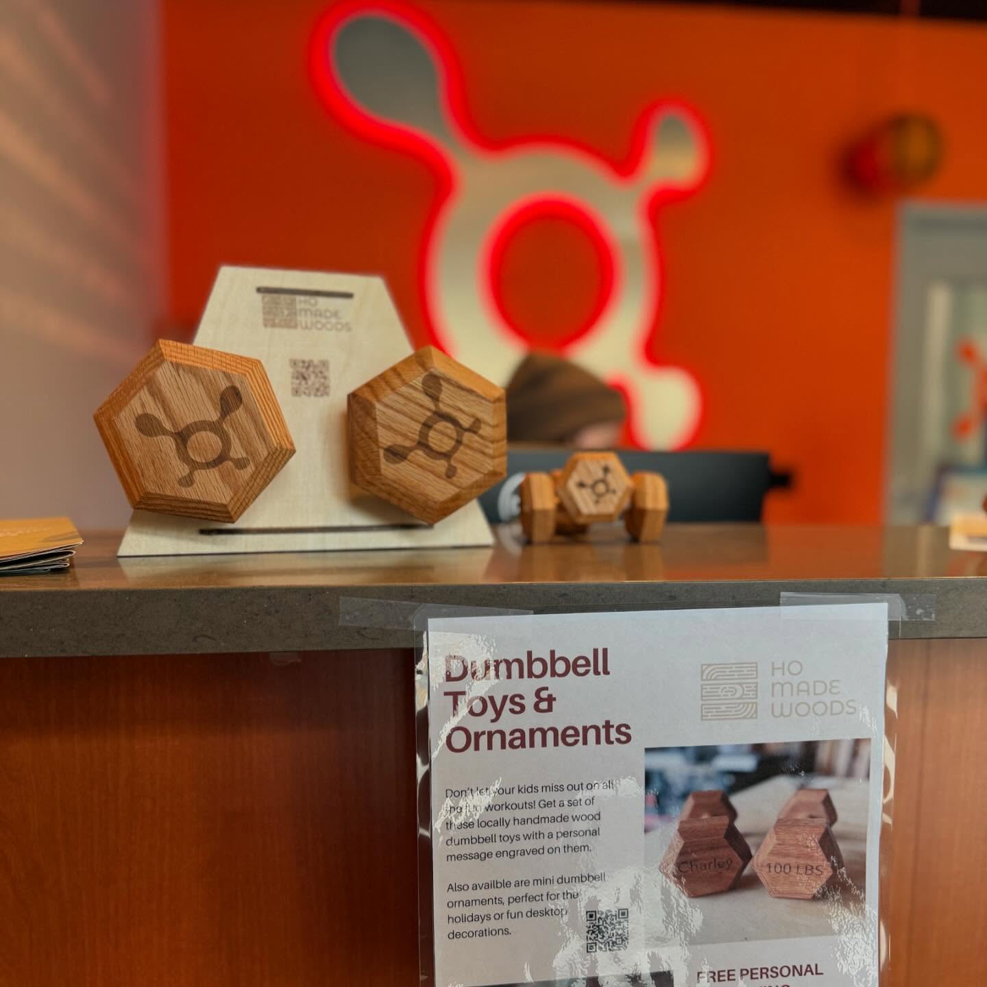Thanks to @otfhighlands for letting me display my dumbbells in your space! If you’re in the highlands area go check them out for a great workout and community.
#homadewoods #orangtheoryfitness #otfhighlands #smallbusiness #denverfitness