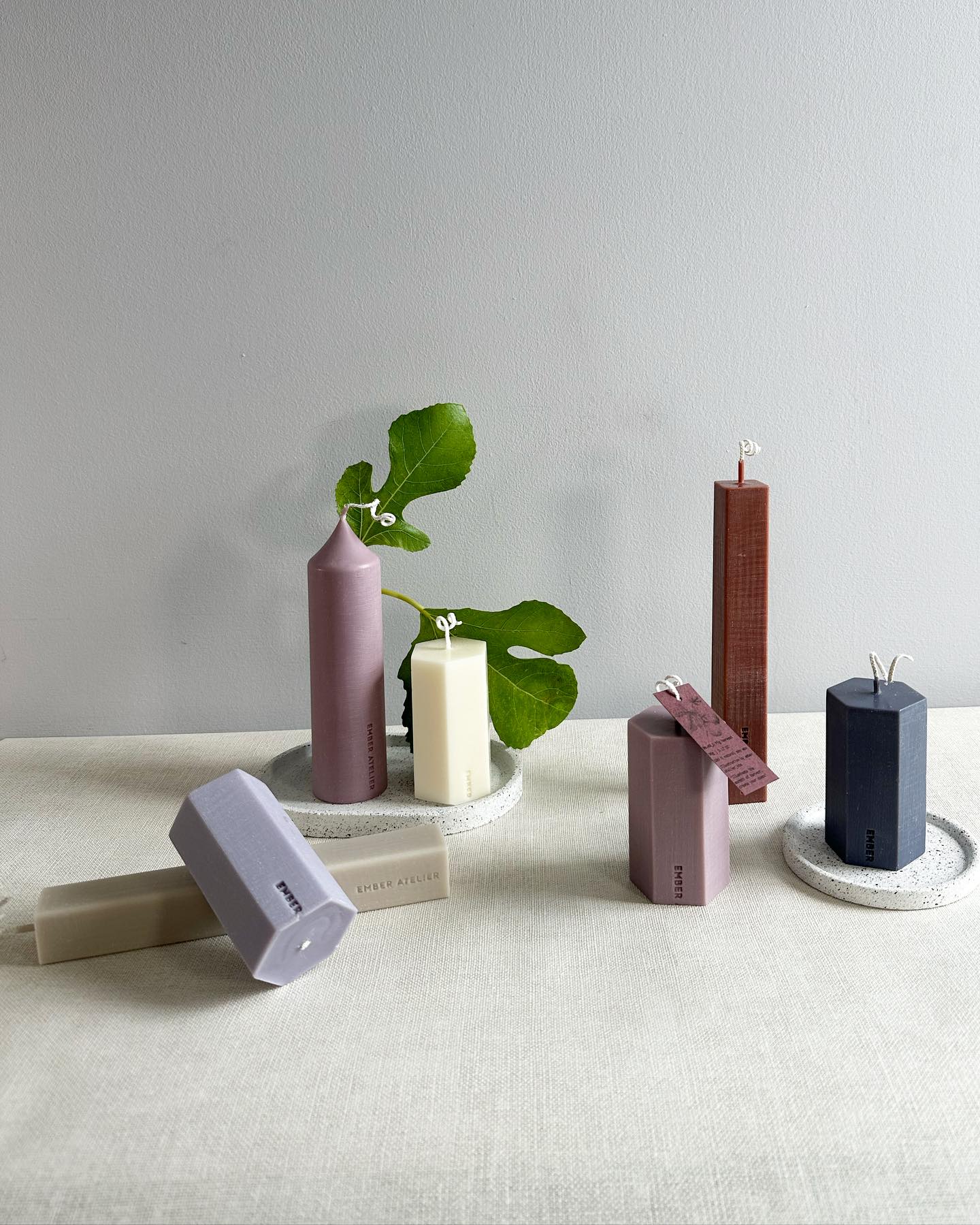 Hexagon Fig Pillar candle ✨🕯️
100% Soy Wax Candle
No.03_1 Fig harvest
90g | 3.17oz
Diameter 4.5cm | 1.77 inch
Height 7.5cm | 2.95 inch
Illuminate the warmth of harvest, create your space!
🛒 emberatelierco.etsy.com
🛍️ ember-atelier.co.uk
#emberatelier #pillercandles #candlelover #handmadecandles #candlegifts #soycandles #candledecoration #ecofriendlycandles #candlemaking #candleshop #candlelight #candle