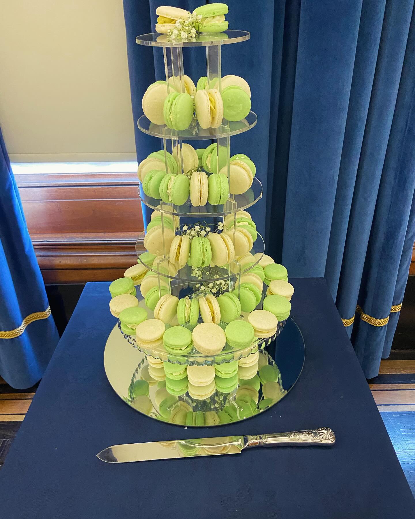 Looking for something unique and different to a traditional Wedding Cake… look no further!
#macarons #weddingcakesideas #macaronlover