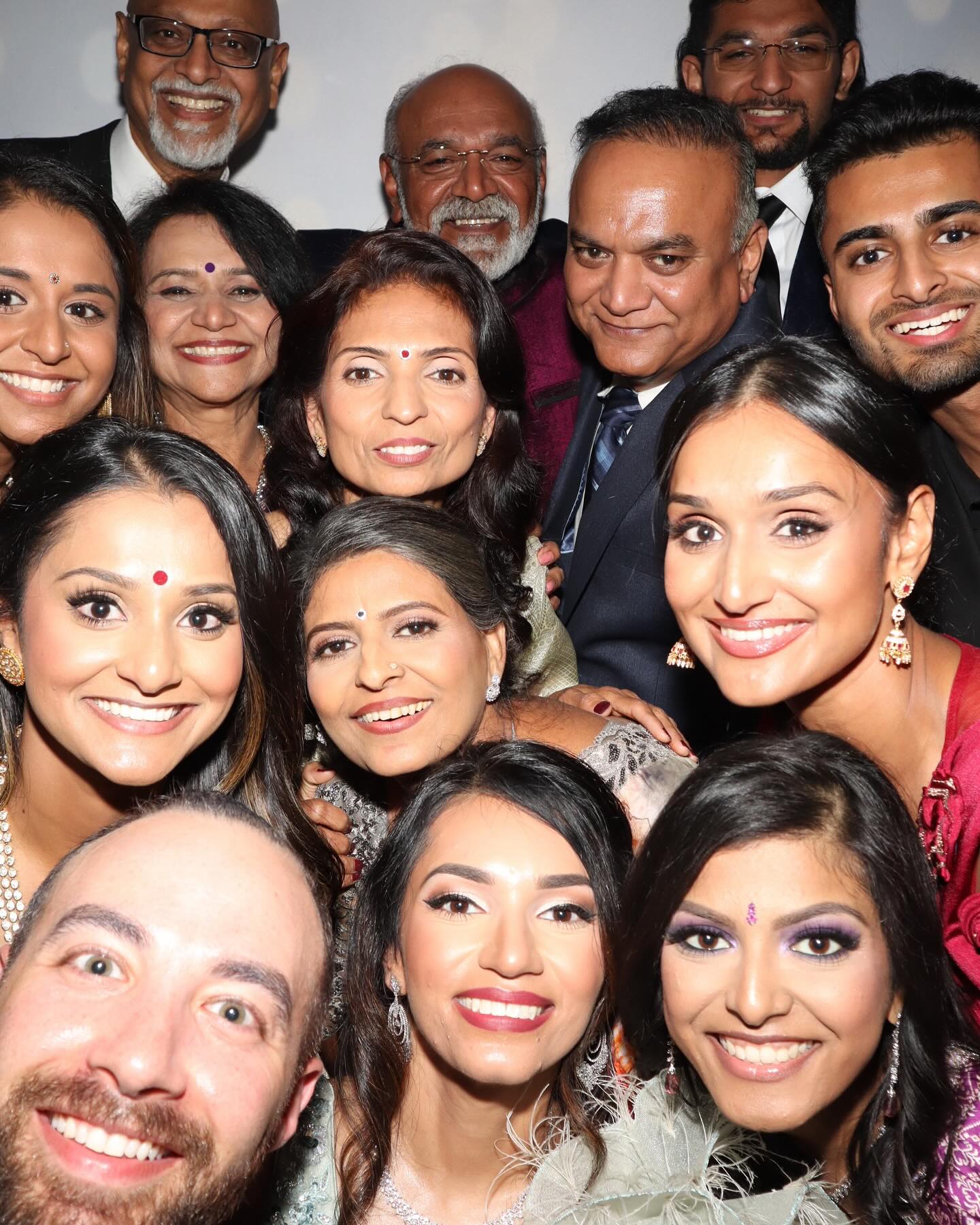 ♡ Khushboo & Alex
📸 The Aura Plus Booth