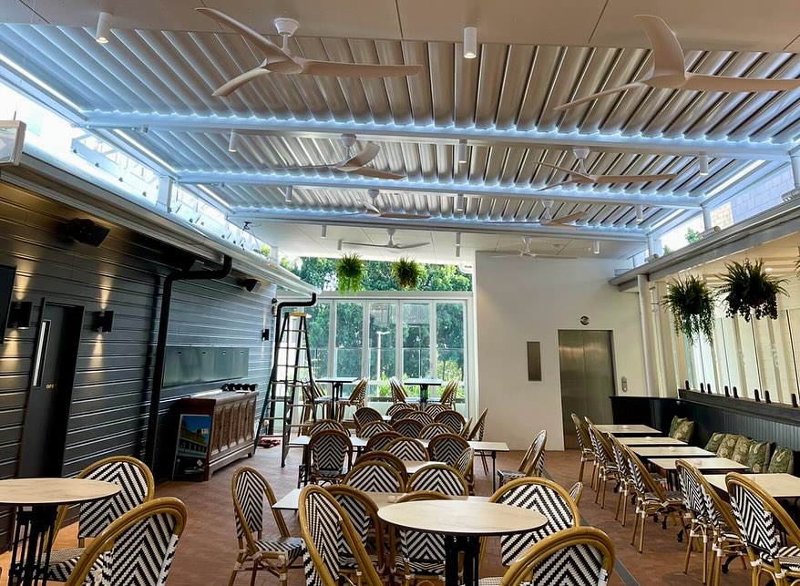☀️ Vergola Brisbane also installs opening louvre roof systems for commercial properties! 🏢 Here’s a fantastic example of a large motorised louvre roof installed at a Brisbane hotel, providing diners with the perfect balance of sunshine and rain protection.
☕️ Ideal for shopping malls, restaurants, cafes and hotels - Vergola’s systems enhance outdoor spaces, creating comfortable and versatile environments year-round. 🏨 #VergolaBrisbane #CommercialSpaces #LouvreRoof #vergola #vergolaopeningroof #professionalbuilders #brisbanevergola