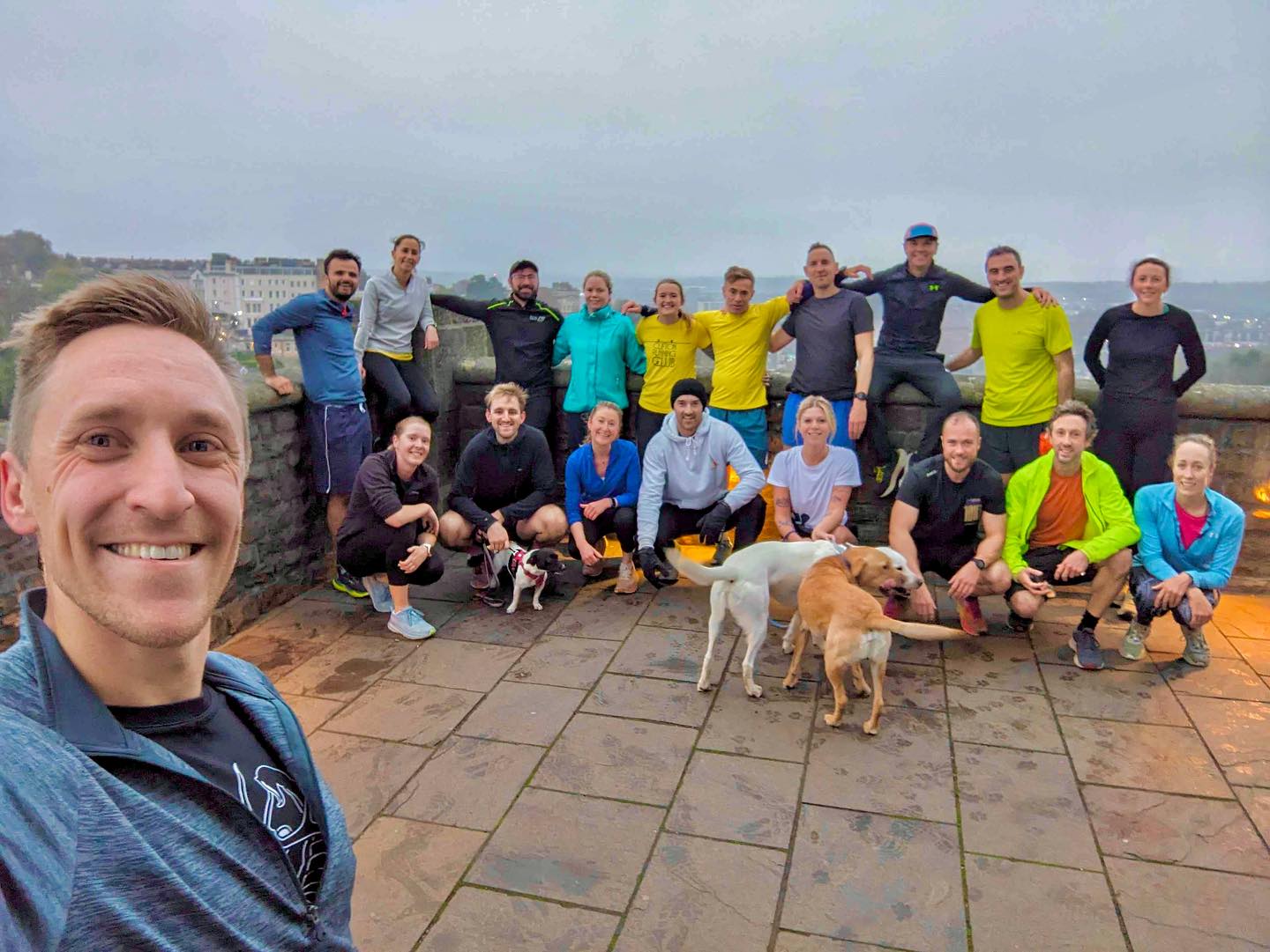 Friday mornings out feeling good with the crew ⏰🏃☕️🥐💛 #WinningTogether