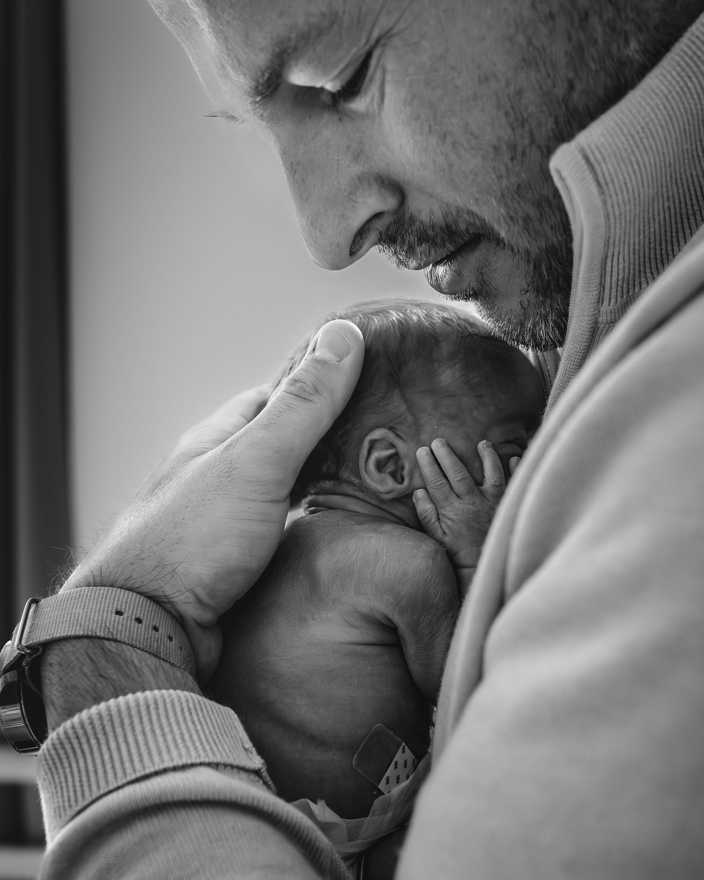 Op 17 november a.s. is het #wereldprematurendag, en namens de @stichtingearlybirds zal ik daarom op maandag 18 november a.s. mini reportages gaan verzorgen in het @tergooimc in Hilversum. Ben of ken jij een gezin wat met een prematuur geboren kindje in het ziekenhuis in Hilversum verblijft? Vraag het verplegend personeel om je aan te melden of stuur mij een berichtje voor info. 💜
• #motherhood #pregnancy #zwangerschap #pregnancyshoot #zwangerschapsshoot #newborn #baby #babyportrait #babyshoot #newbornshoot #newbornphotography #feelingmotherhood #postpartum #givingbirth #thehonestlens #simplymothers #premature #preemie #stichtingearlybirds