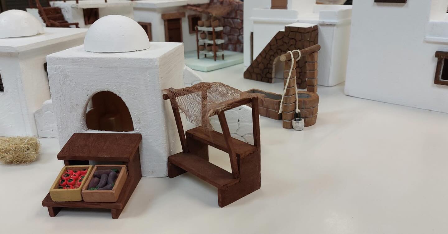 Nuestro Belen va tomando forma, será espectacular 2,5mx1,60m. Estará abierto a que todo el mundo lo pueda visitar. Trabajo en equipo con la dirección de nuestro Mario, un auténtico artesano, un auténtico artista.