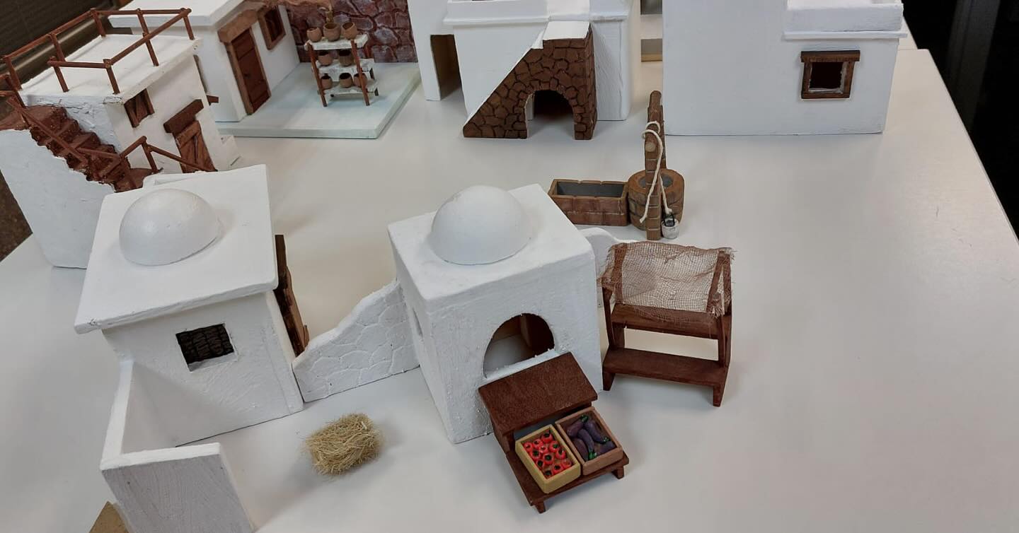 Sant Adrià tendrá uno de los Belenes más espectaculares, no solo por su realismo, también por quienes lo están haciendo realidad, personas con discapacidad pero con muchísima capacidad.