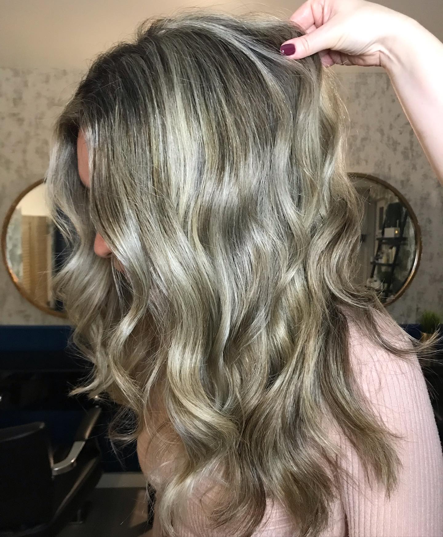 Ash Blond baby lights and balayage
Email: salon@haircolourstudio.co.uk to arrange an appointment
.
#ashblondebalayage #ashblondehair #babylightsandbalayage #hairsalonlondon #kingscrossn1c #haircolourstudiokingscross