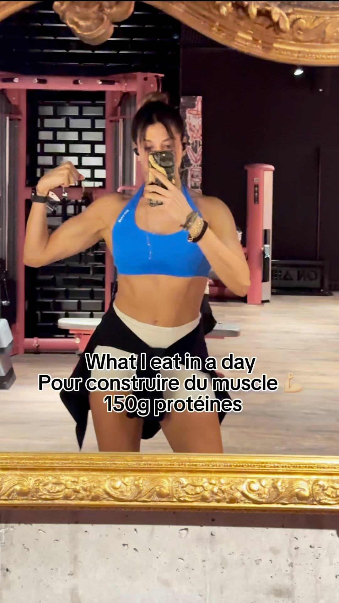 ✨ What I Eat in a Day ✨
📌 L’objectif de ce post est de te donner de l’inspiration pour des repas simples, rapides et équilibrés ! 💪🏼
💡 Des idées de recettes faciles pour t’accompagner au quotidien. Mais n’oublie pas : les besoins énergétiques de chacun sont différents, il faut adapter les portions en fonction de ses besoins.
🥣 Petit-déjeuner :
1/2 aubergines rôties au four avec du parmesan, 80g de jambon de poulet, + 1 muffin pumpkin bread maison - recette dispo dans mon profil 😋
(33,6G | 18,4L | 36,6P)
🍝 Déjeuner :
108g de pain sans gluten, 150g jambon, 40 fromage de chèvre frais, 290g de courgettes, et 1 tomate, condiments ail en poudre, origan, sel et poivre. + 1 pomme
(90g | 18,2 | 47,4 P)
🍫 Snack :
1muffin protéiné au chocolat maison - recette dispo dans mon profil ☺️
(7,5G | 3,8L | 9,2P)
🍲 Dîner :
1/2 Aubergines et 1/4 de courge rôtis au four avec du parmesan + 1 cuisse de poulet aux citron, herbes et huile d’olive.
(23 G | 47L | 54P)
🍫 Dessert :
100 banane plantin, 5 g huile de coco, et 10g de chocolat noir fondu.
(35g | 8L | 2P)
🤍 J’espère que ces idées de repas te donneront envie de te régaler tout en restant dans tes objectifs !
👉🏼 N’hésite pas à enregistrer pour plus tard et à me dire ce que tu en penses en commentaire 👇🏼
.
.
.
#whatieatinaday #whatieat #recettefacile #fitgril #recettehealthy #healthyfood #repasequilibre #explore #foodie #foodinspiration #alimentationsaine #nutrition #sansgluten #muscle #fitfrenchies #fuelyourbody #unejourneedansmonassiette #gymfood #coach #nutritioncoach