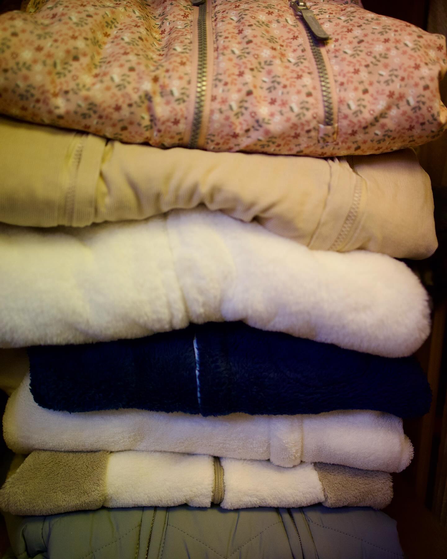 Schon ausgerüstet für die kalten Tage? Nein? Am nächsten Dienstag ist die nächste Möglichkeit! Buche dir deinen Termin online (link in Bio) oder schreibe uns eine Nachricht! Wir freuen uns auf dich!❄️☃️🤍