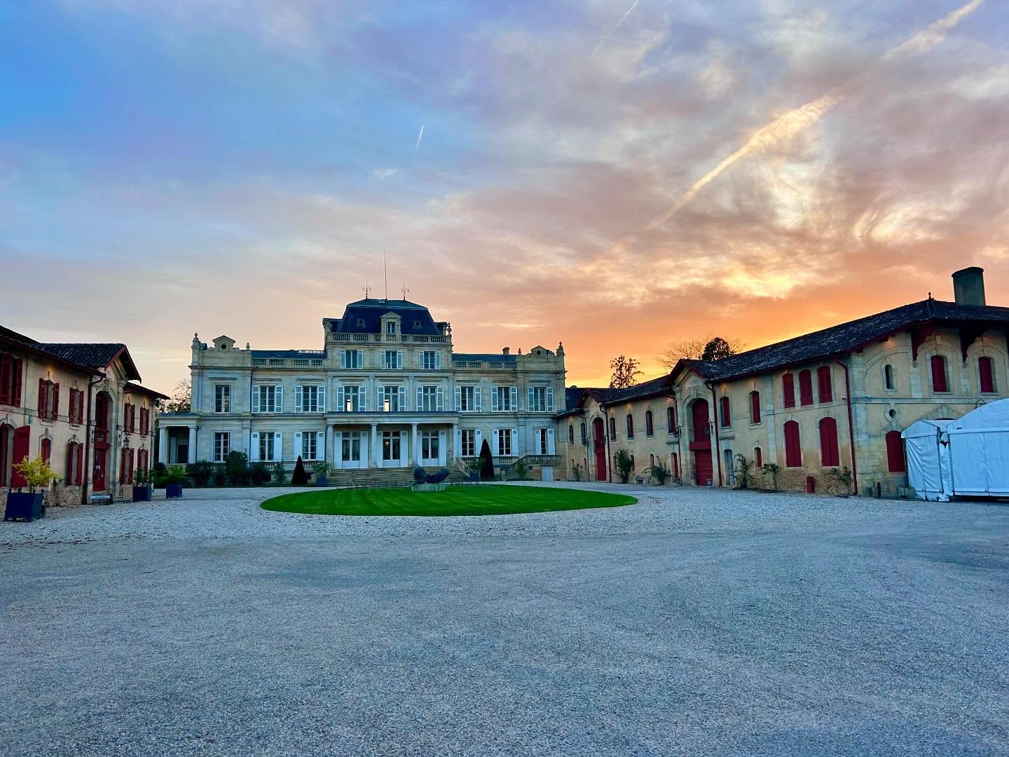 Ending a wonderful season in the Medoc. Always fun accompanying clients up here. #medoc #chateaugiscours #margaux #sunset #france #bordeaux #bordeauxwine #cosdestournel