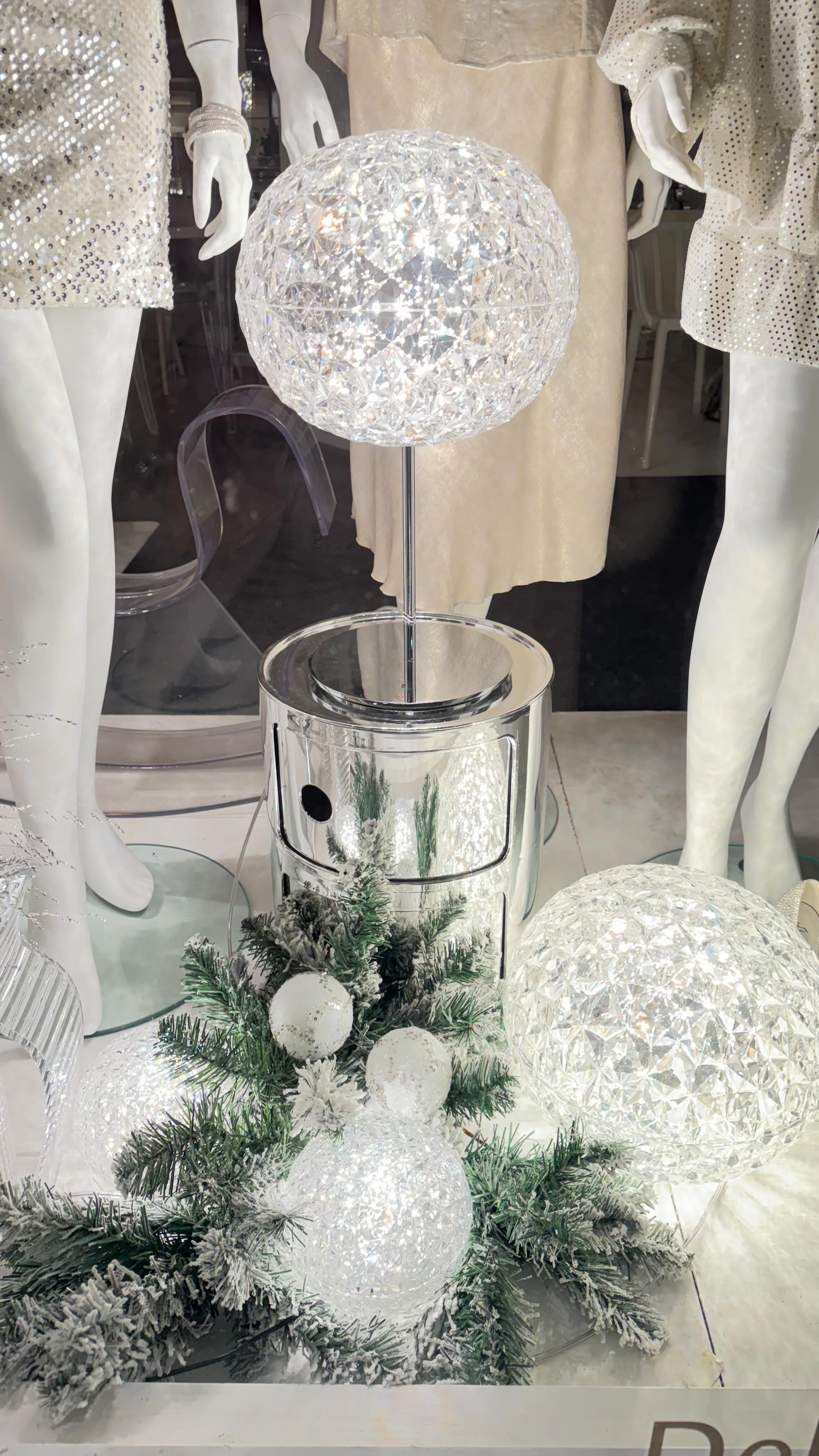 WOW! Se, hvad et lille udpluk af vores dygtige dekoratørelever har skabt! 🎨✨
Vi er utrolig stolte af de fantastiske udstillinger, vores elever har designet og opbygget. Deres kreativitet, øje for detaljer og evne til at skabe inspirerende omgivelser er virkelig imponerende!
Hver udstilling er unik og viser elevernes evner til at tænke ud af boksen og skabe noget helt specielt især til jul. Det er tydeligt at se, at der er lagt masser af energi og passion i hvert eneste projekt. 💪
#Dekoratørelever #Udstilling #Kreativitet #Design #VisuelKommunikation #Inspiration #TalentfuldeElever #dekoratør #boligstylist #dekoratøruddannelsen #dekoratørskolen #indretning #boligindretning #indretningsarkitekt @dekoratoerskolen.dk