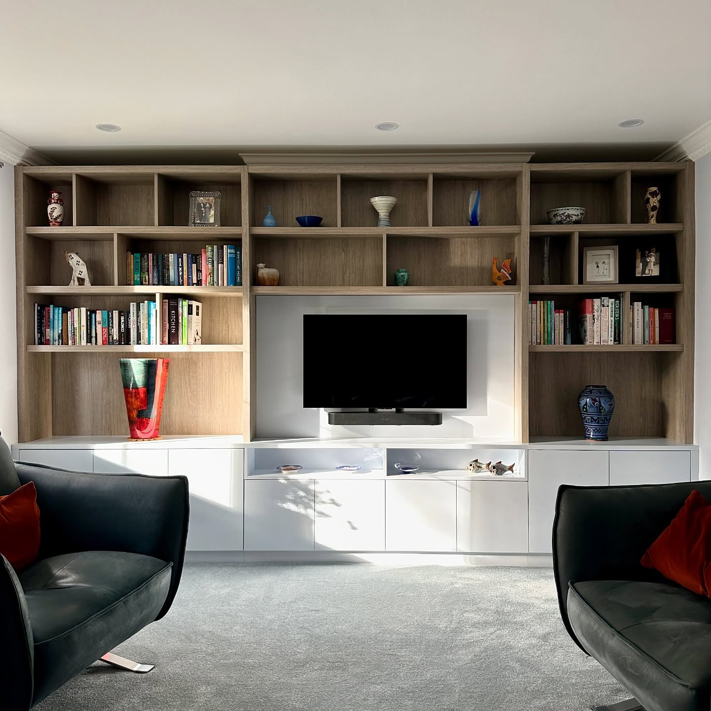 Our stunning media wall in striking Blueberry White features a beautiful mix of open shelving and minimalist slab-door cabinetry on the lower section. Designed per our client’s request, this setup combines stylish display space with functional storage, adding a touch of elegance and practicality to any room.
#interiordesign #interior #design #decor #media #mediawall #bespoke