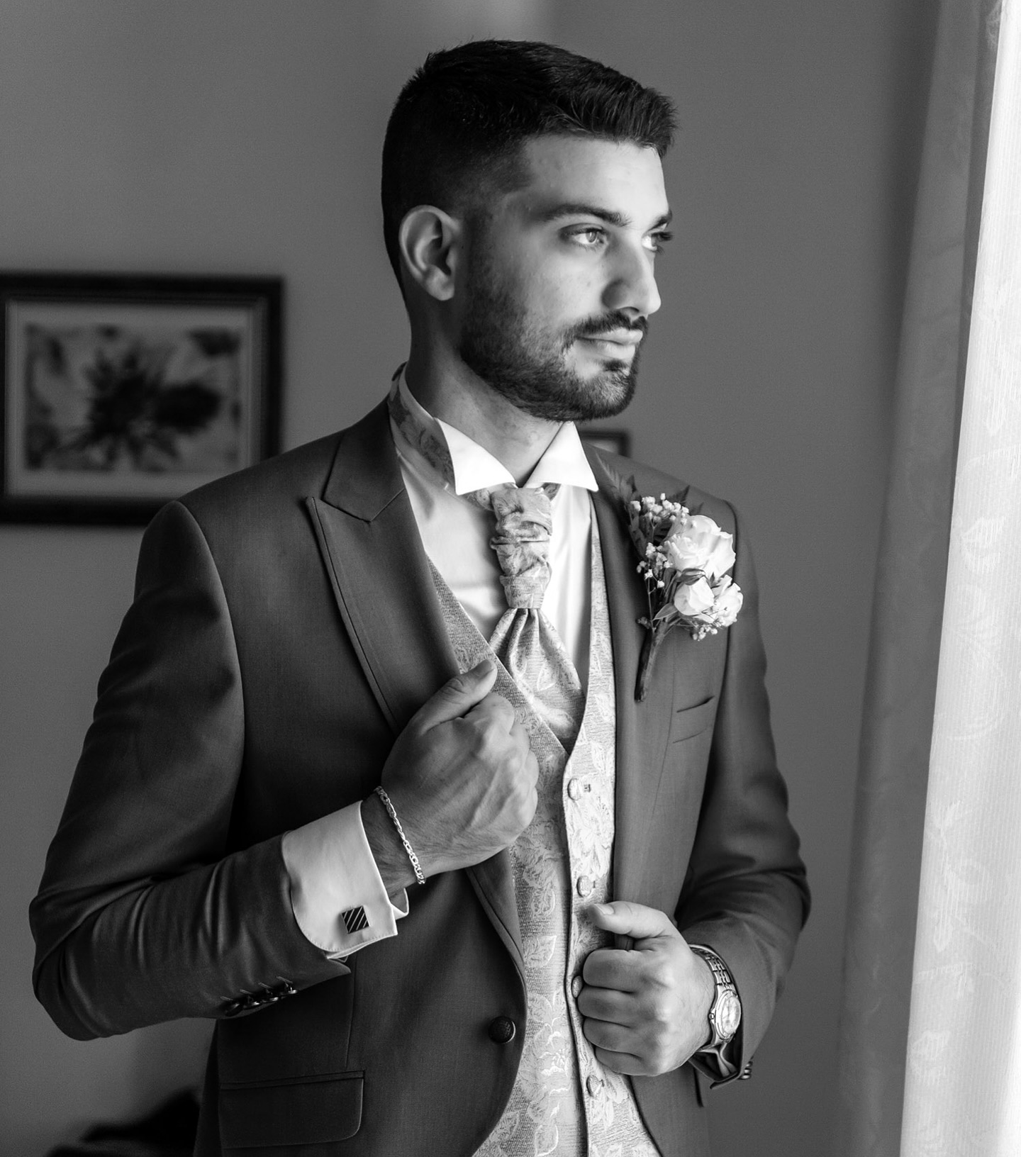 Portrait of groom getting ready for the wedding.
#weddingphotographymalta #photography #groom #weddingsmalta #weddingphotographer #photography