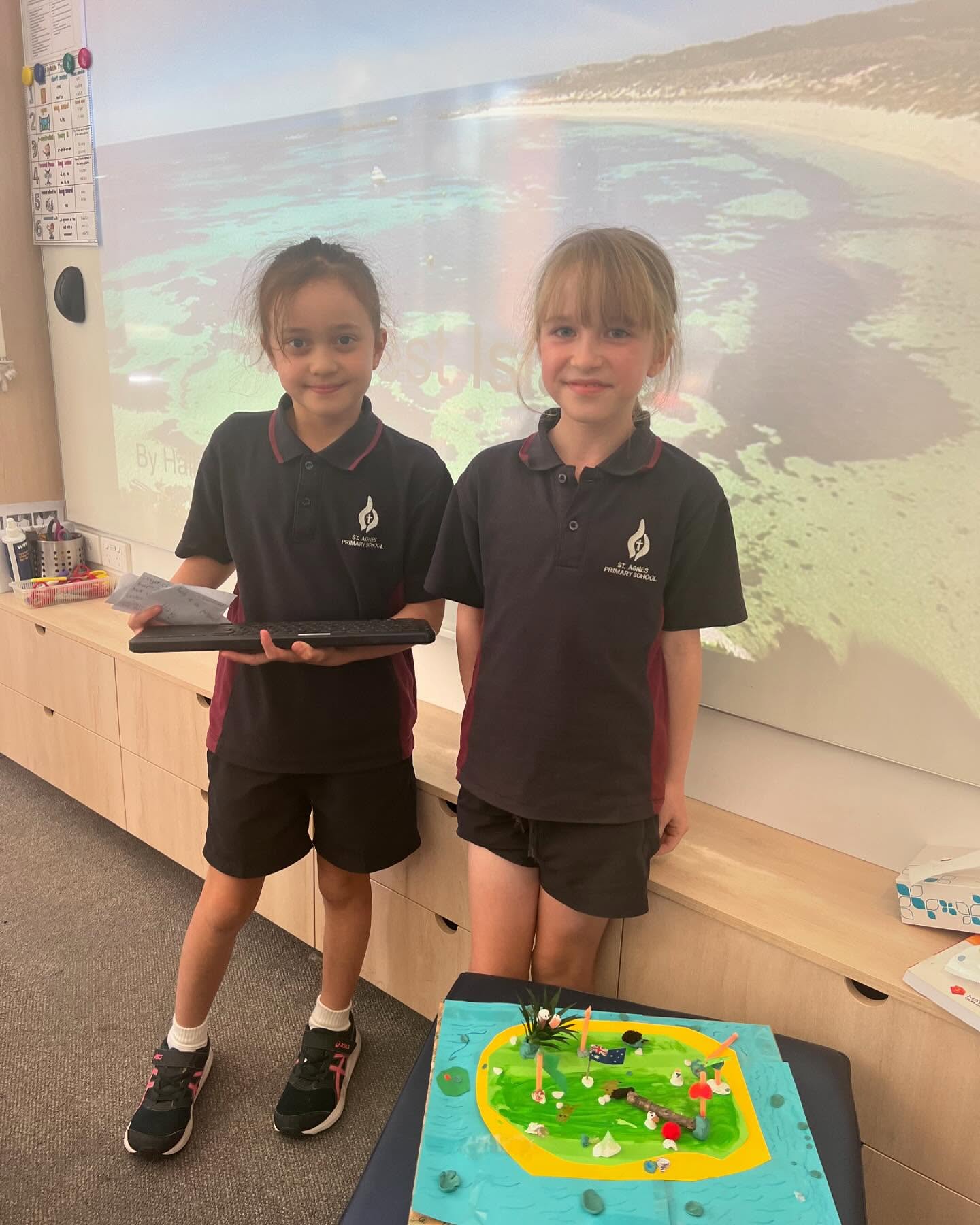 Check out these amazing Year 2s delivering their Australian Landmarks presentations! With dioramas and slideshows, the children wowed their audience with knowledge and creativity. Thank you to our Year 6 presentation ‘experts’ for sharing some of their learning from their recent Public Course to assist the younger students! Such incredible collaboration 🙌🏻