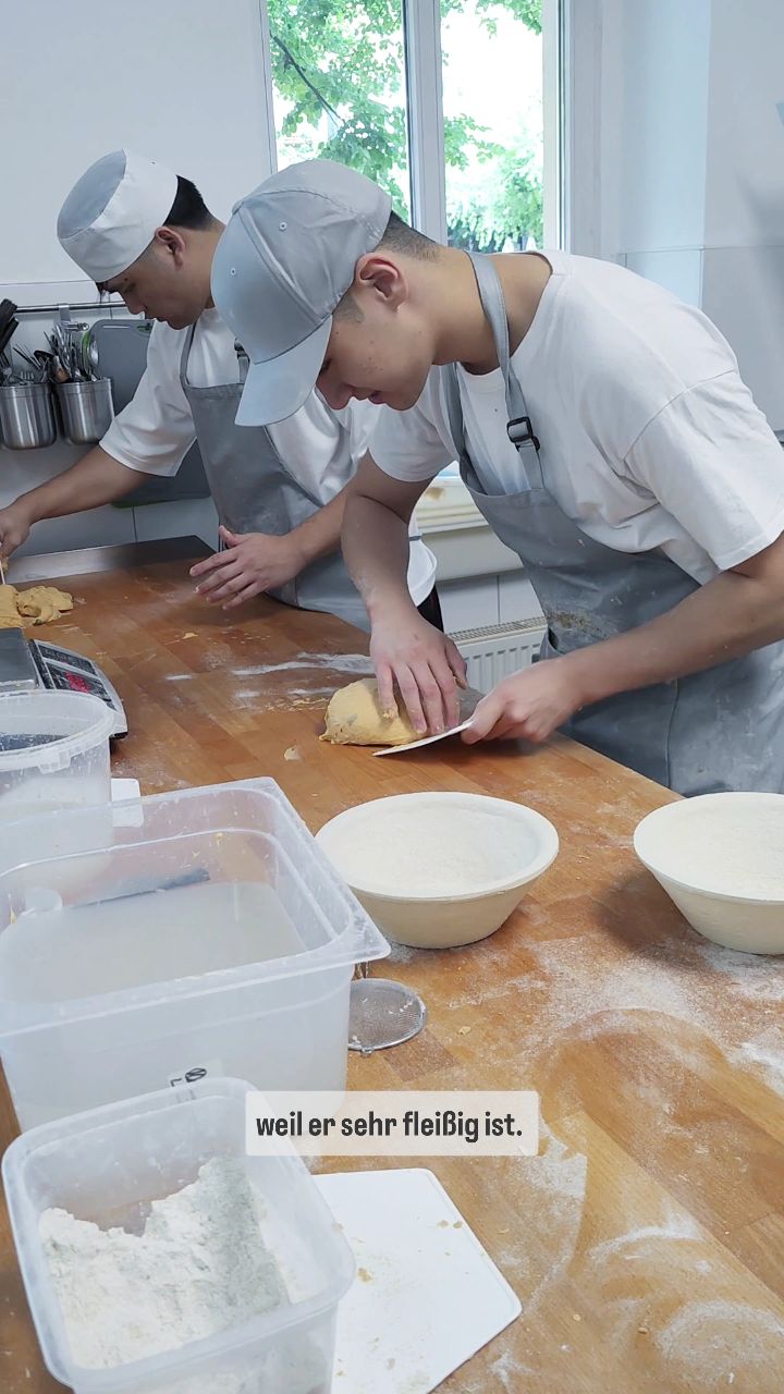 Happy Birthday, lieber Long 🎂 🤗
#sauerteig
#sauerteigbrot
#sourdough
#berlinerbrot
#brotbacken
#brotbackenmachtglücklich
#berlinfood
#berlinfoodie
#berlinfoodguide