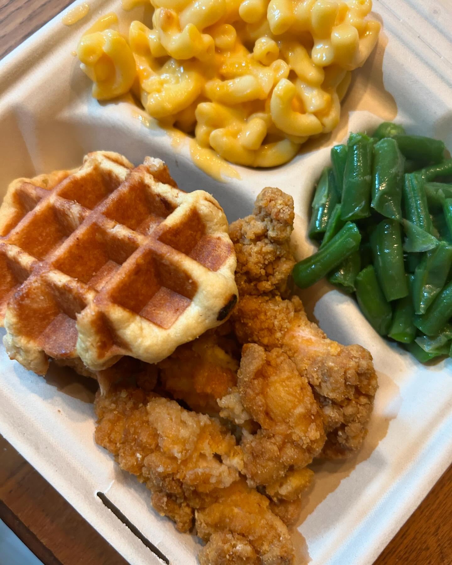 A delicious meal of Chicken + Waffles, Mac, and Green Beans is headed down to @lsscentralohio of Fairfield County in Lancaster to serve the 24 residents. SPECIAL THANKS TO ALL OUR DONORS and to @_knoot for preparing it, packing it up, and delivering the meal.
#feedeveryone #serververyone #loveeveryone #feedthehungry #lovethyneighbor #love #serve #heal #connect