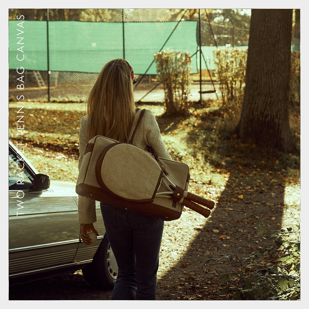 Our new Two Racket Tennis Bag Canvas in a timelESS blend of sturdy cotton canvas and natural tanned cognac colored leather. Ready for pre-order now! First delivery on 2nd December📦
.
Photo: @johanstjerneus
Model: @johannathuresson
.
#EssTennis #ESSTennisBag #TwoRacketBag #TimelessStyle #TennisEssentials #PreOrderNow