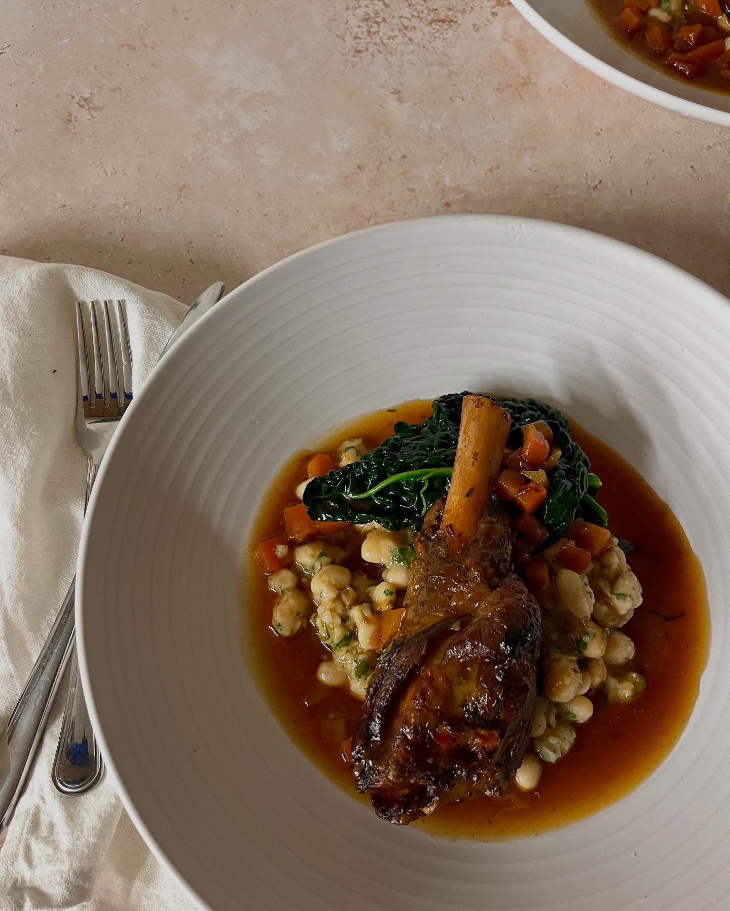 The perfect antidote to our increasingly cold weather! Slow cooked lamb shank, white bean and rosemary stew, sautéed cavalo nero and a rich tomato and paprika sauce.
#autumnfood #eventcatering #surreyweddings #surreycatering #westsussexcatering