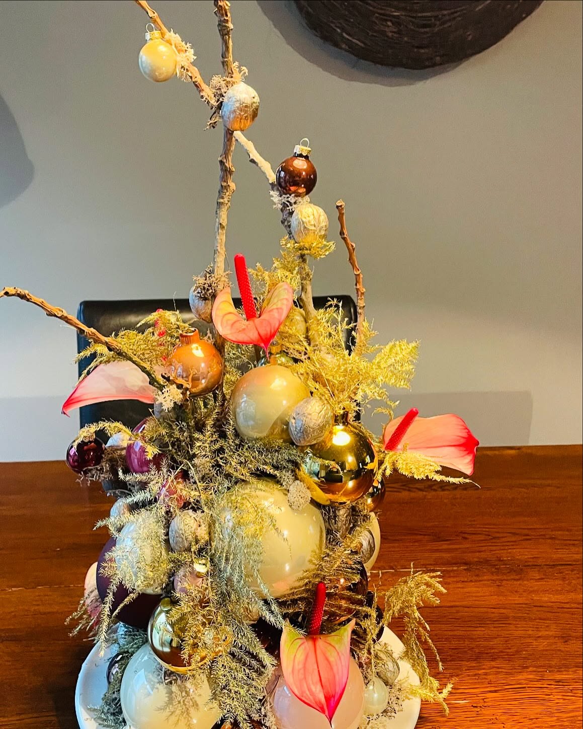 Workshop Kerst -
Kerstballen en takkenconstructie
Kerstballen als vaasjes zorgen ervoor dat de bloemen de volledige kerstperiode kunnen worden ververst
Data:
- zondag 8 december 2024 - 10u
- zondag 15 december 2024 - 10u
- zondag 22 december 2024 - 10u
Meer info: fleursarrosees@telenet.be