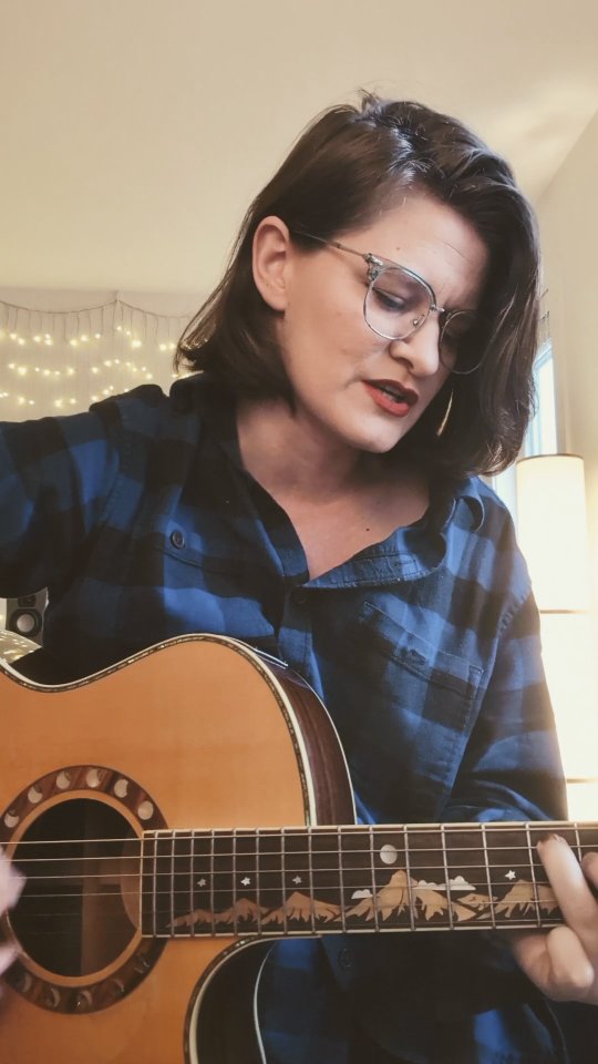 In honour of queen @taylorswift being in our home and native land 🇨🇦 I felt like singing one of my favourite Taylor songs!
Have fun to everyone who was lucky enough to score tickets!
@taylornation #taylorswift #cover #dbatc #singersongwriter #calgaryartist #taylorswifttoronto #taylorsversion #joysversion #canada #deathbyathousandcuts #taylornation #swiftie