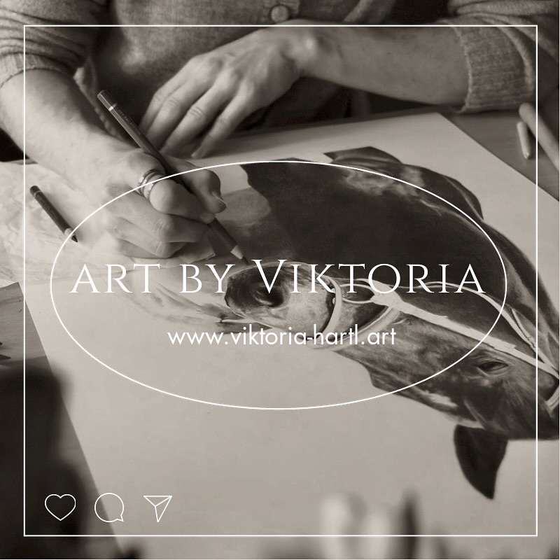🌟Commissions OPEN!🌟
Nur für kurze Zeit! Ich nehme wieder Aufträge an!
Ihr könnt jetzt eure persönliche Zeichnung für 2025 buchen.✍🏼🐴🐶🐱🫂
Es gibt nur wenige Plätze, also am besten schnell sein und über meine Homepage www.viktoria-hartl.art euer Wunschporträt sichern.😉
#firstcomefirstserve
Meine Techniken, die ich anbiete:
✍🏼Bleistift/Kohle
✍🏼Farbstift
✍🏼Pastell
✍🏼Kreide
Die Größe könnt ihr ganz einfach auswählen. (A5 bis A2) 🙌🏼
Einfach mal etwas schmökern und wenn ihr Fragen habt, gerne melden!🙋♀️
#commissionsopen #auftragsarbeit #2025 #zeichnen #tierportrait #tierzeichnung #artbyviktoria #artist #artfulliving #drawing #nurfürkurzezeit