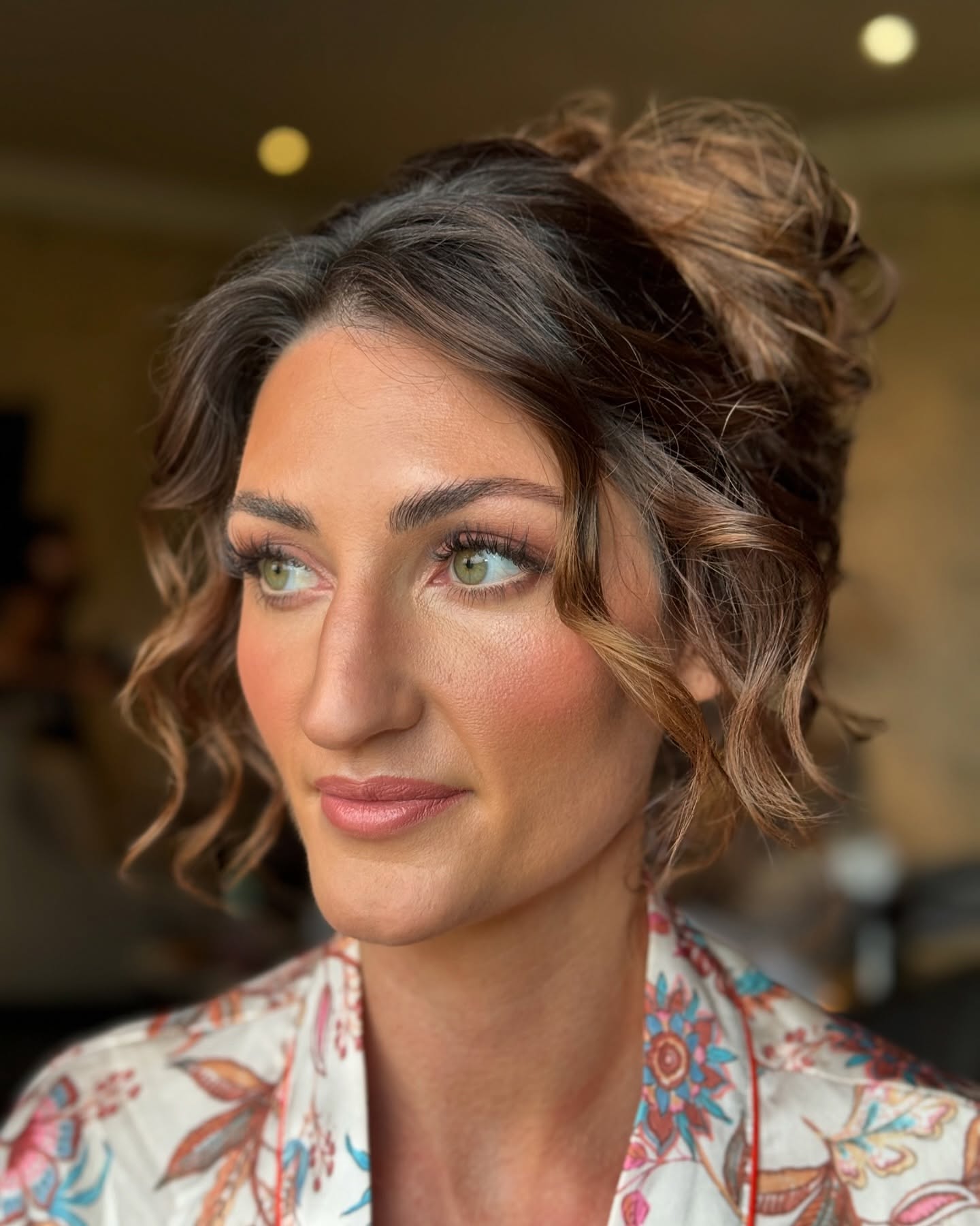 Want to know the key Makeup products I used in this Bridal look that was featured in British Vogue this Oct;
Save for your bridal inspo 🫶🏻
Skin;
Prepped with @bobbibrown Vitamin Enriched Base
Foundation @charlottetilbury Flawless Filter and @esteelauder Double Wear
@byterryofficial Cc Brightening Serum
@hourglasscosmetics Silk concealer
@maccosmetics Bright Forecast
@chanelofficial Bronzing Cream
@vievemuse Liquid Blush
@charlottetilbury Filmstar Bronze and Glow
@natashadenona mini retro eyeshadow palette
@maccosmeticsuk Costa riche
@maybelline Colossal
@maccosmeticsuk Lingering
@got2b Brow Set
@kevynaucoin Divine lip liner
@maccosmetics Mehr
British Vogue | British Vogue Blog | Wedding Hair and Makeup | Kent Hair and Makeup Artist | Kent Makeup Artist | Kent Hair Stylist | Wedding Hair Specialist | Wedding Makeup Specialist | Luxury Weddings | Brides To Be
#weddingmakeupartist #weddinghairstylist #kenthairstylist #kentweddingartist #kentwedding #kentweddings #kentweddingmakeup #kentweddingmakeupartist #kentweddinghairstylist #kentweddinghair #hairandmakeupwedding #weddinghairandmakeup #weddings2024 #2024weddings #melissaoldridge #britishvogue #vogueblog #britishvogueblog #britishvoguefallsinlove #surreyweddingvenue #surreyweddingsuppliers