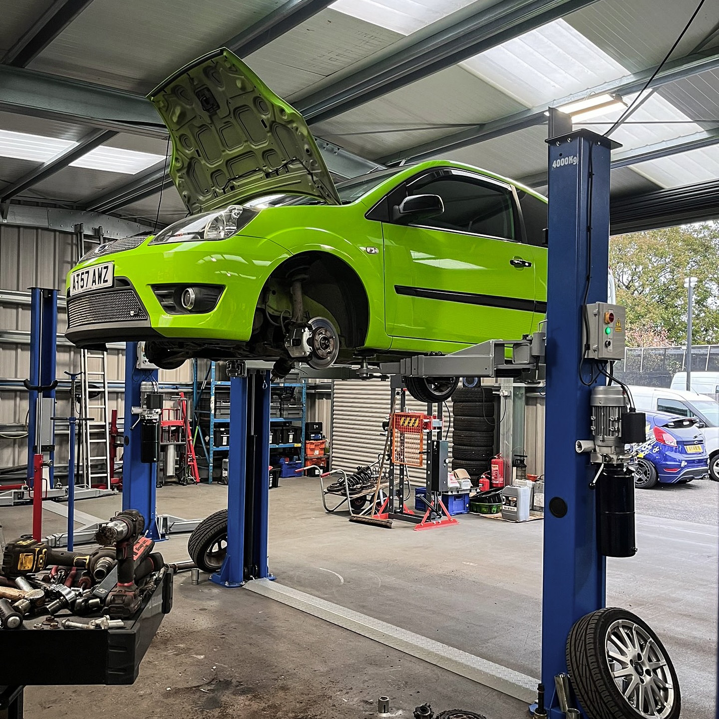 🟢🏁 This Ford Fiesta MK6 ZS Celebration is getting a fresh start with a brand-new genuine Ford clutch! 🛠️
💪 Impressive how well-kept this beauty is for its age!🔧👏
#FordFiesta #MK6Fiesta #FordPerformance #CarMaintenance #ClassicCars #FiestaZS #CarRestoration #FordFans #ClutchReplacement #CarCare #AutomotivePassion #RetroCars #CarEnthusiast #FordLovers #CarLife
