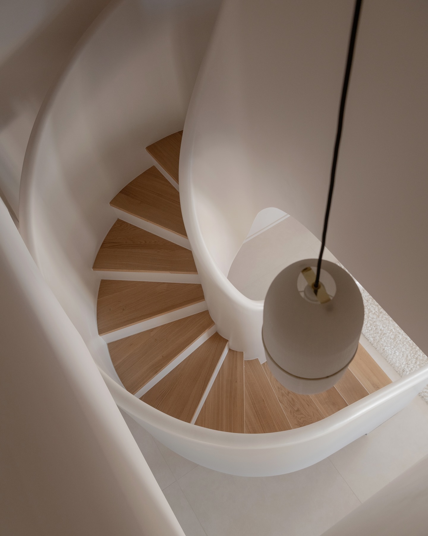 STAIRS 🌪️ 〰️ Staff
..............….……….…........................................
.
.
. VILLA BELLEVUE
. Escalier en staff dessiné sur mesure par l’agence et réalisé avec nos artisans d’art. @titouanstaff & @chansonmetallerie
.
.
.
@celinewrightparis @shinnokifrombriggs @linteloo @dauby_nv @weverducre @des_fleurs_des_saisons @revert.menuiserie @titouanstaff @atelier_bruneel @chansonmetallerie
©️@bc.ateliers
📷 @sabine_serrad
.
.
.
#house #maison #villa #escalier #stairs #stairsdesign #escalierstaff #home #atelier #architectureinterieure #art #designfurniture #photoofthedays #press #architecture #picture #interiordesign #wood #design #staff #picoftheday #igdecor #pierresdorees #renovation #architecturelovers #bcateliers